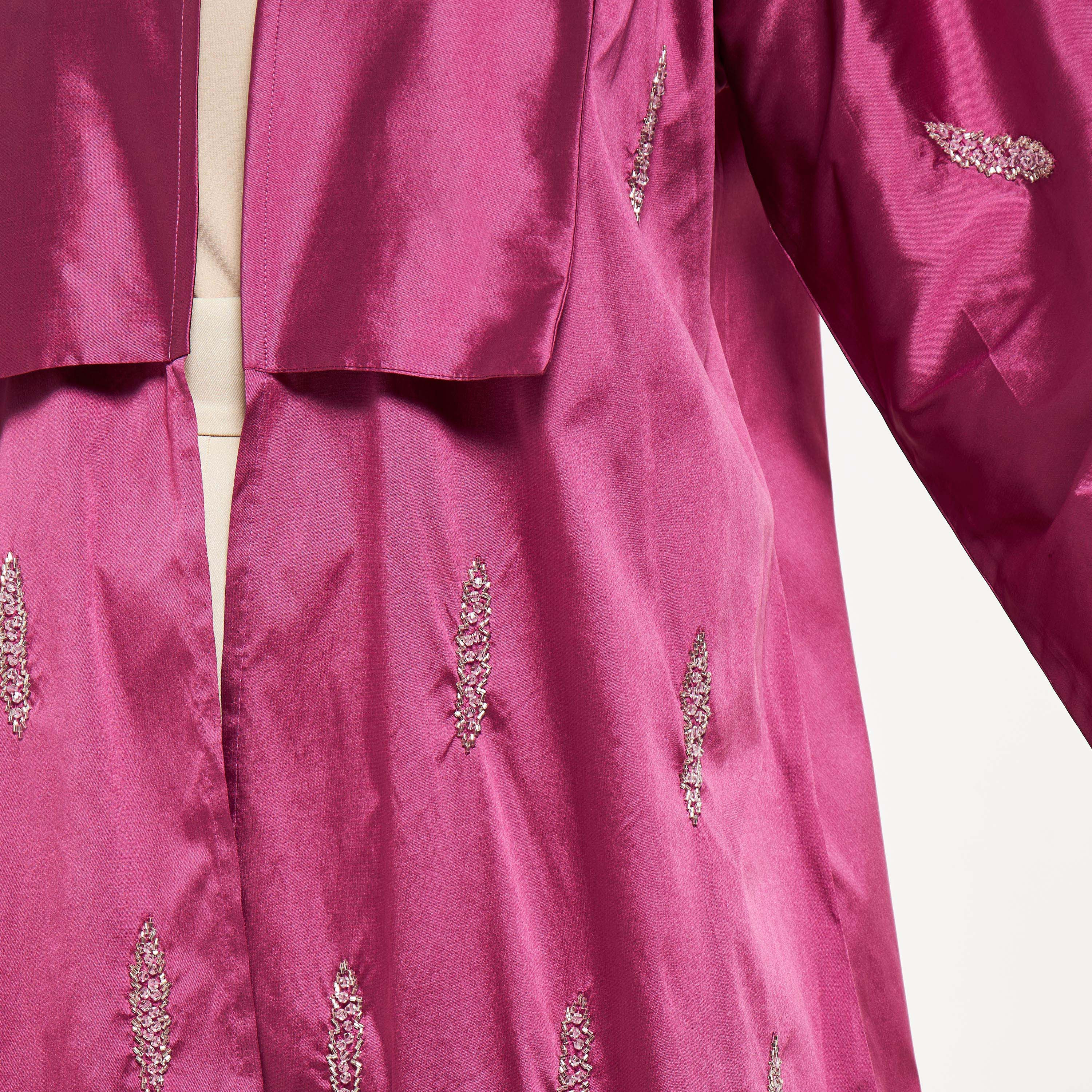 عباية مزيّنة بالخرز مع حجاب من مويستريت-women-arabicclothing-abayas-image-3