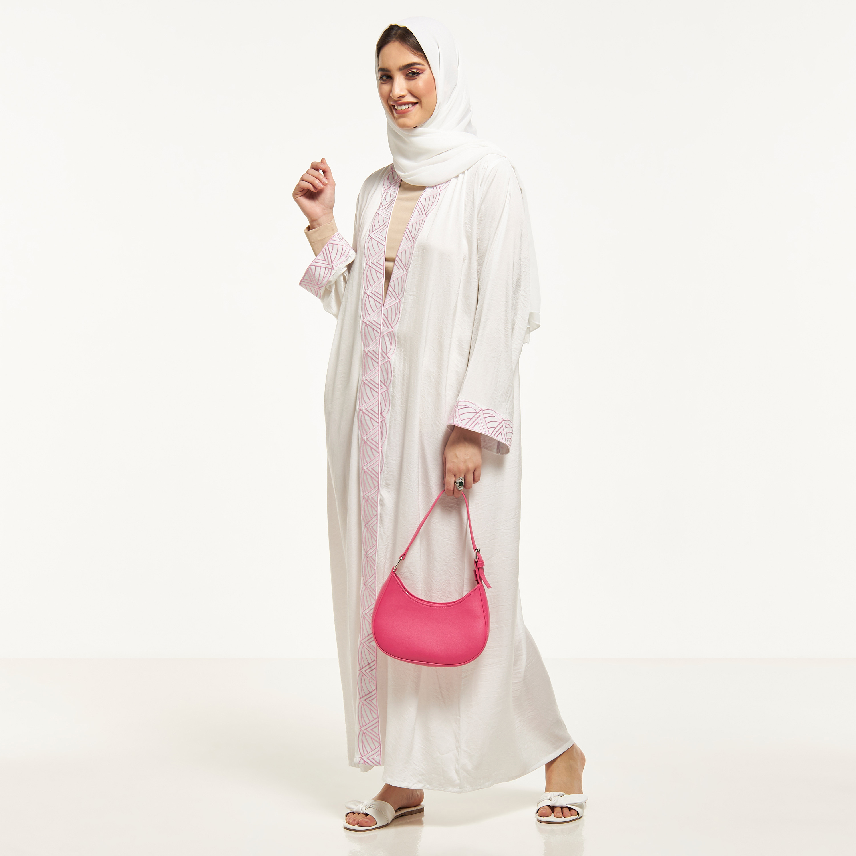 عباية مفتوحة من الأمام مطرزة من مويستريت-women-arabicclothing-abayas-image-4