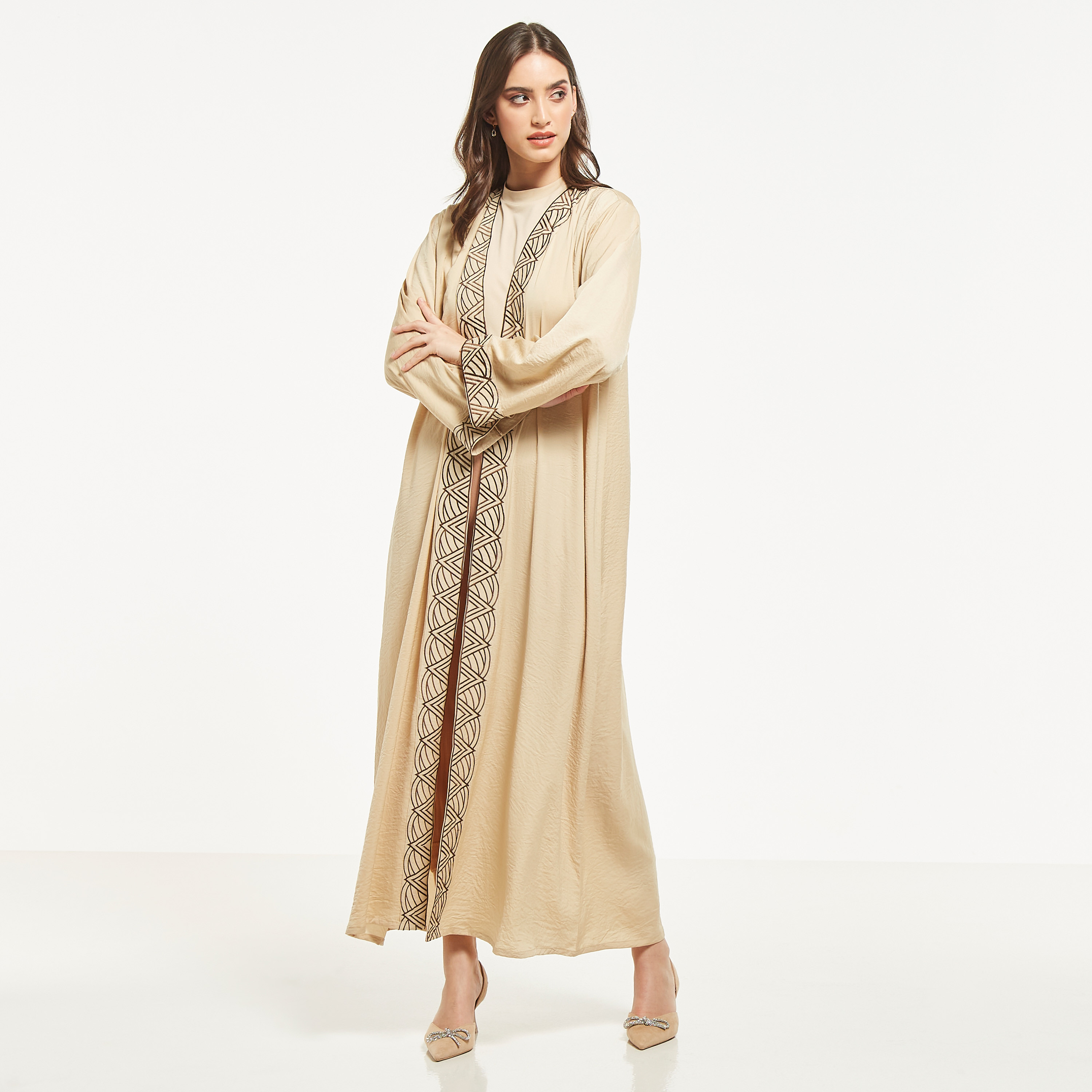 عباية مفتوحة من الأمام مطرزة من مويستريت-women-arabicclothing-abayas-image-1