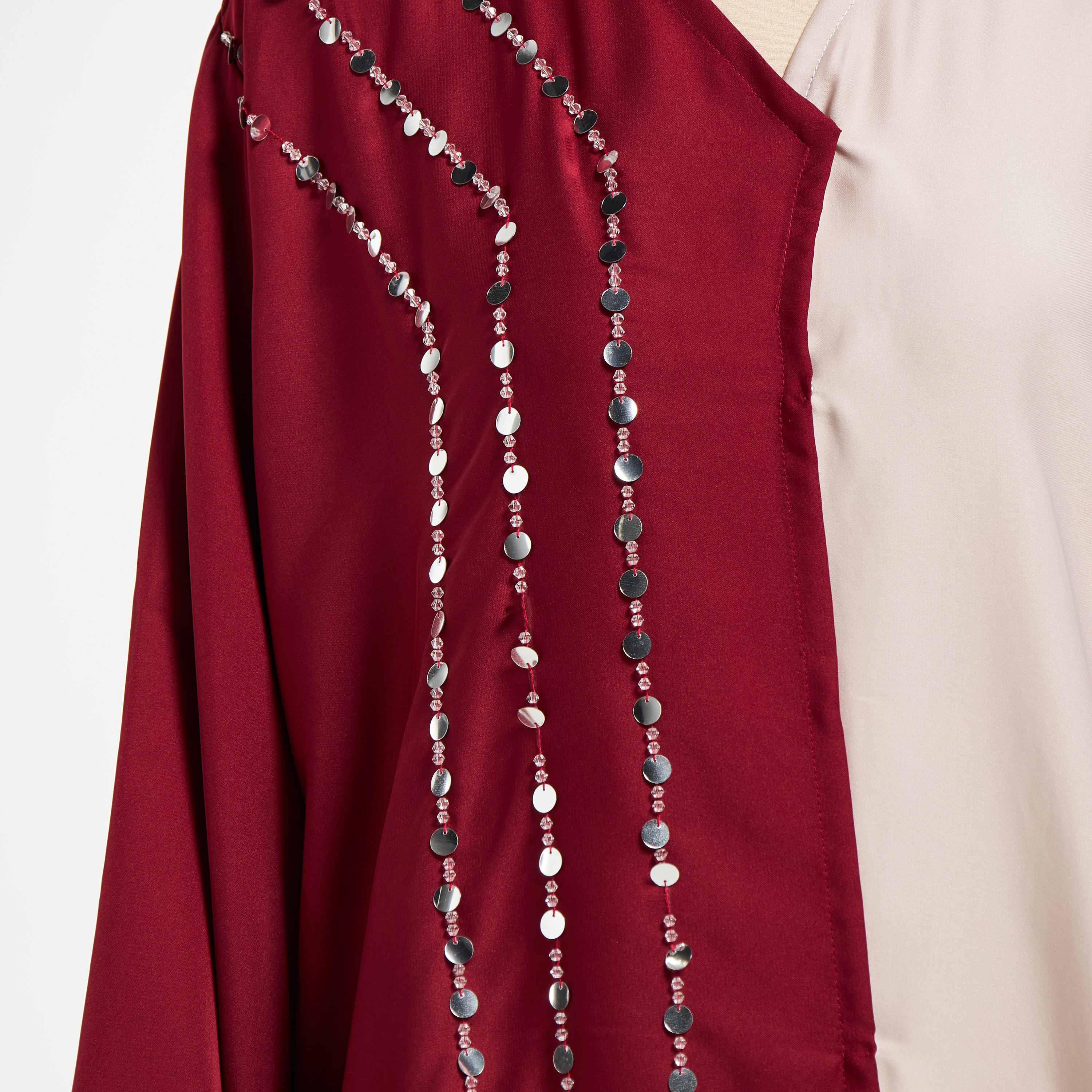 عباية مزيّنة طويلة من مويستريت-women-arabicclothing-abayas-image-3