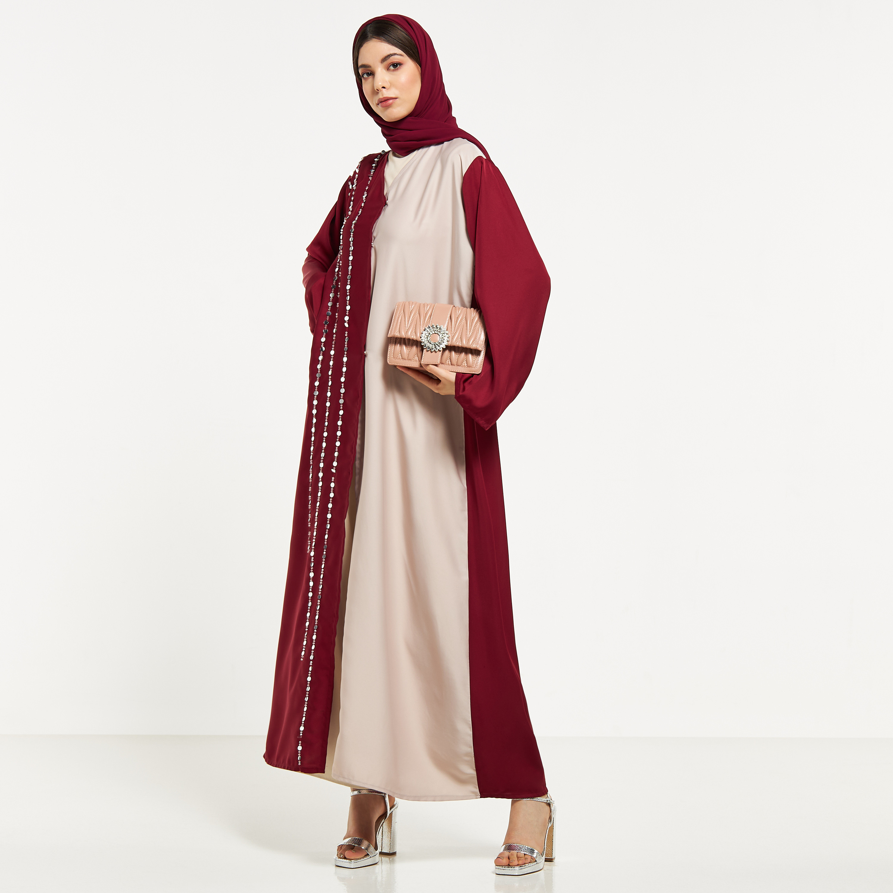 عباية مزيّنة طويلة من مويستريت-women-arabicclothing-abayas-image-4