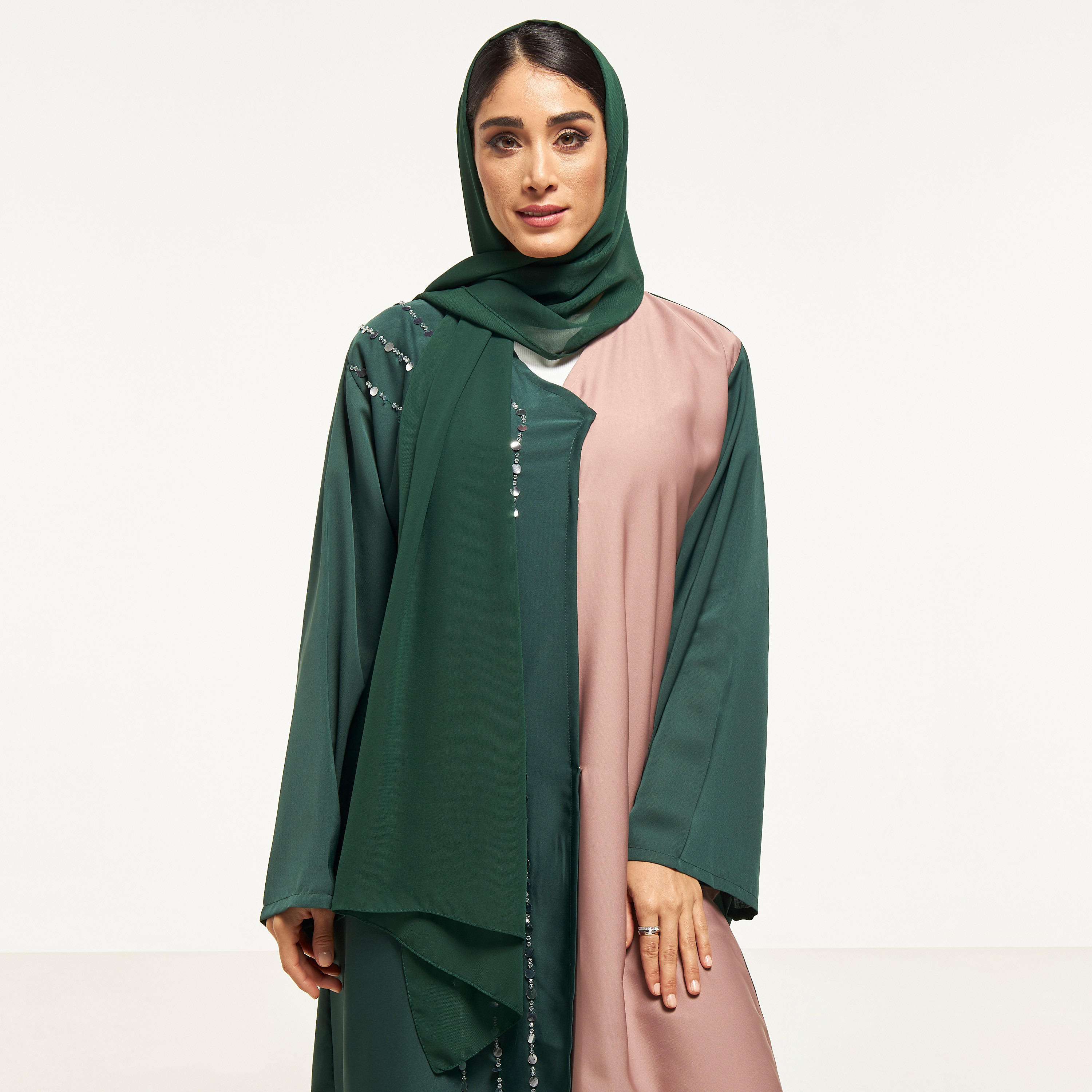عباية مزيّنة من مويستريت-women-arabicclothing-abayas-image-2