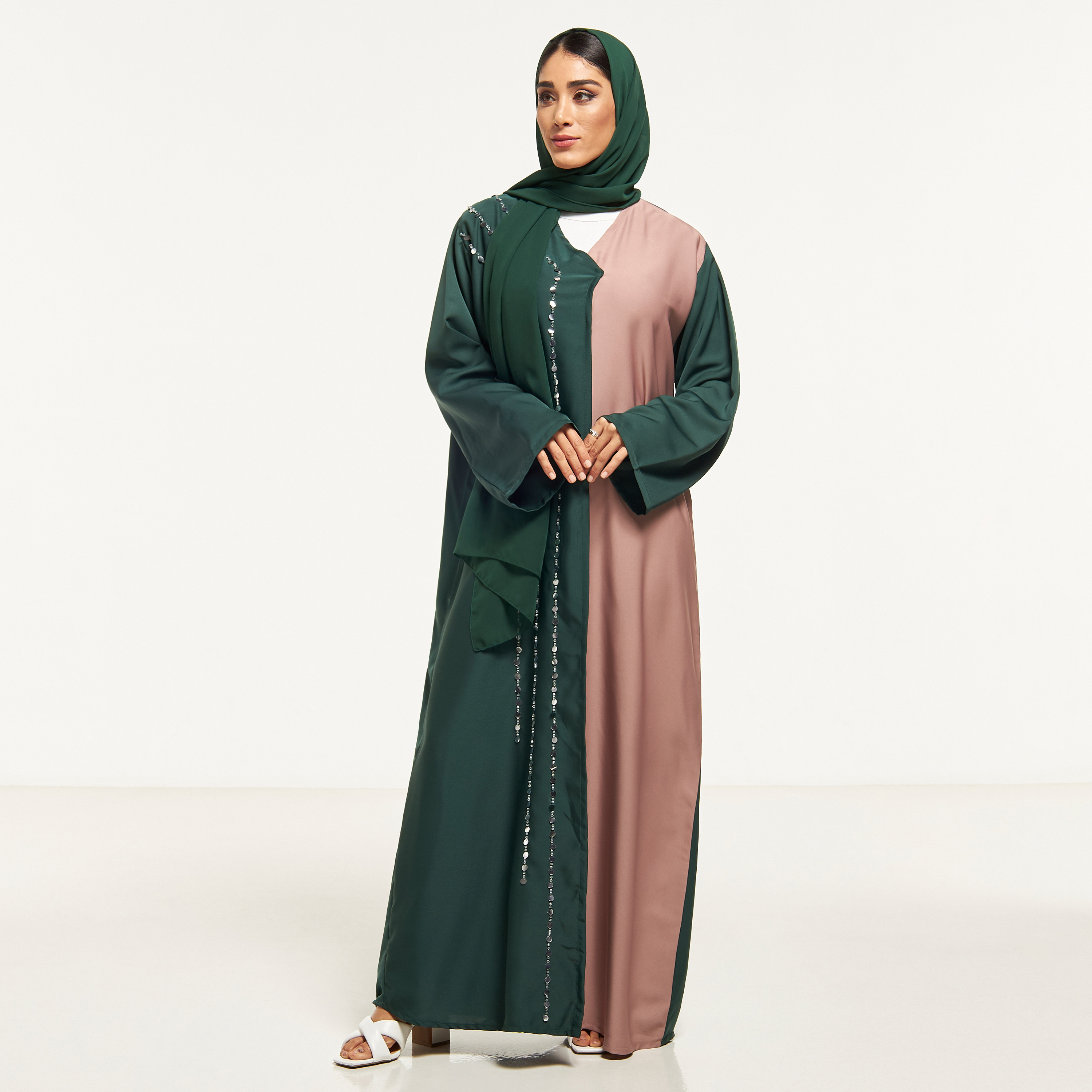 عباية مزيّنة من مويستريت-women-arabicclothing-abayas-image-4