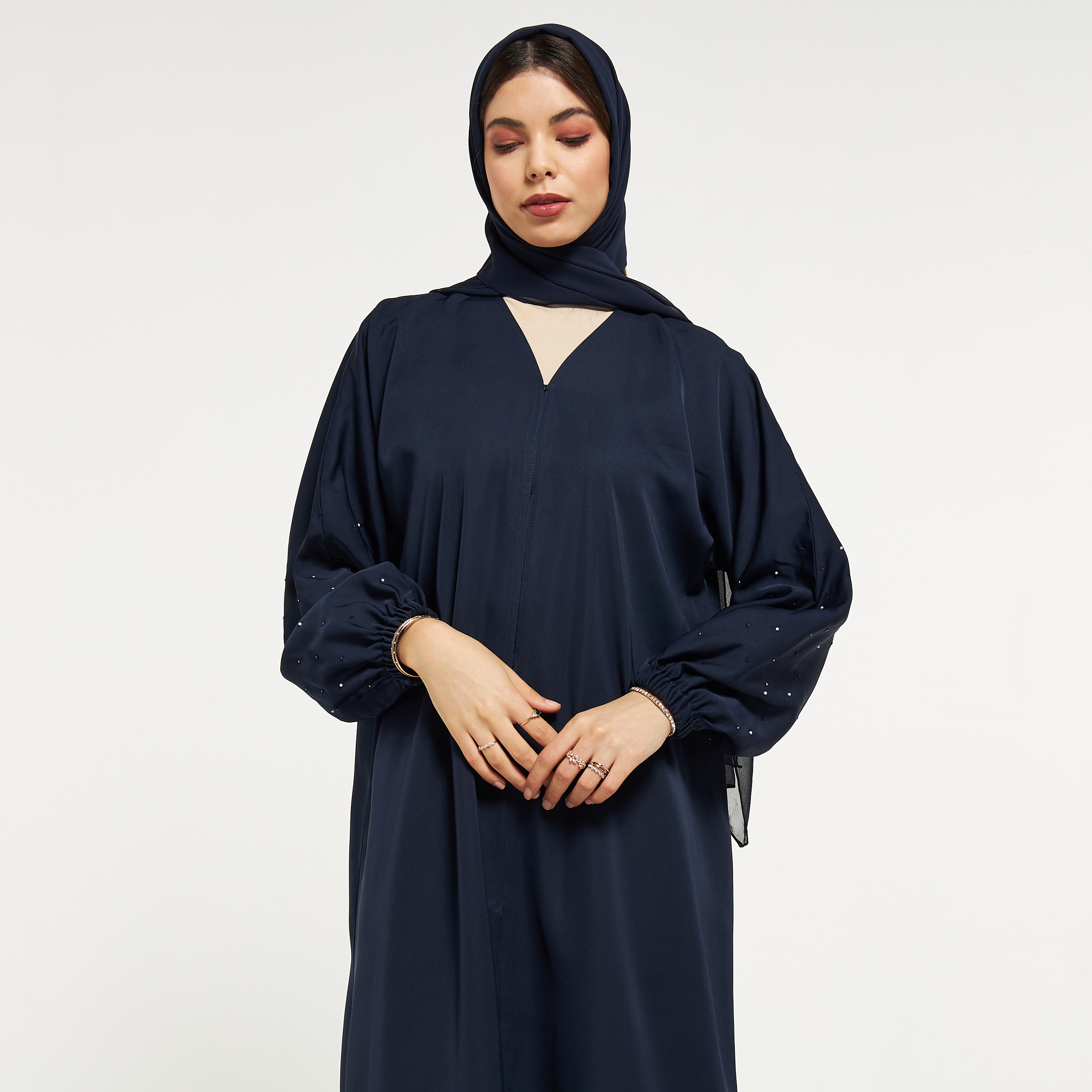 عباية مزيّنة مع حجاب من مويستريت-women-arabicclothing-abayas-image-2
