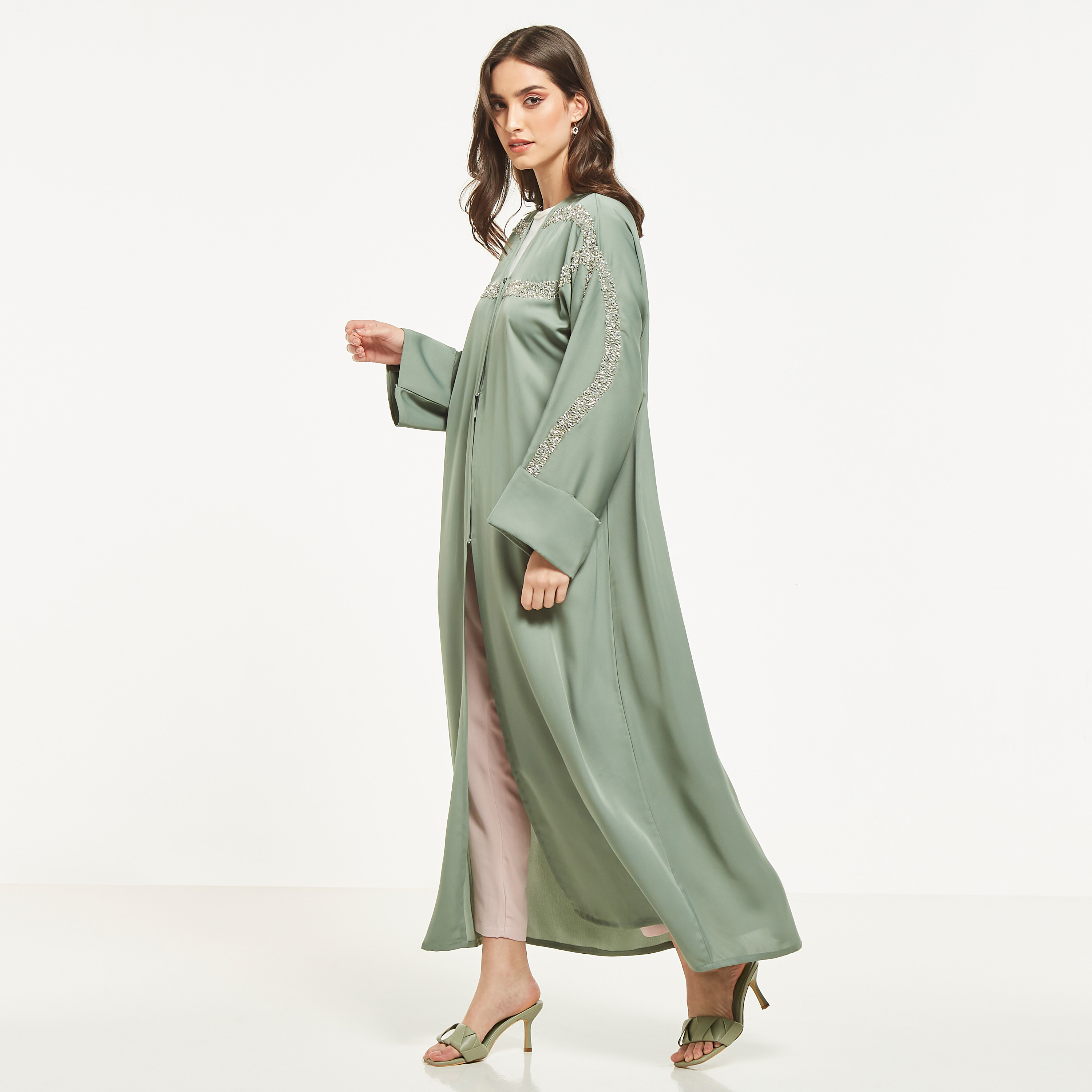 عباية مزيّنة مع حجاب من مويستريت-women-arabicclothing-abayas-image-5