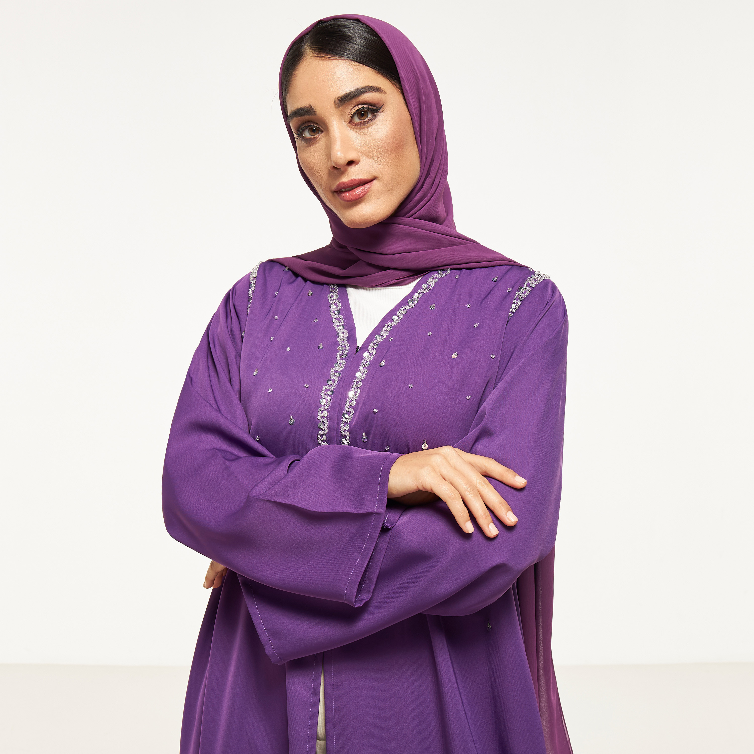 عباية مزيّنة مع حجاب من مويستريت-women-arabicclothing-abayas-image-4