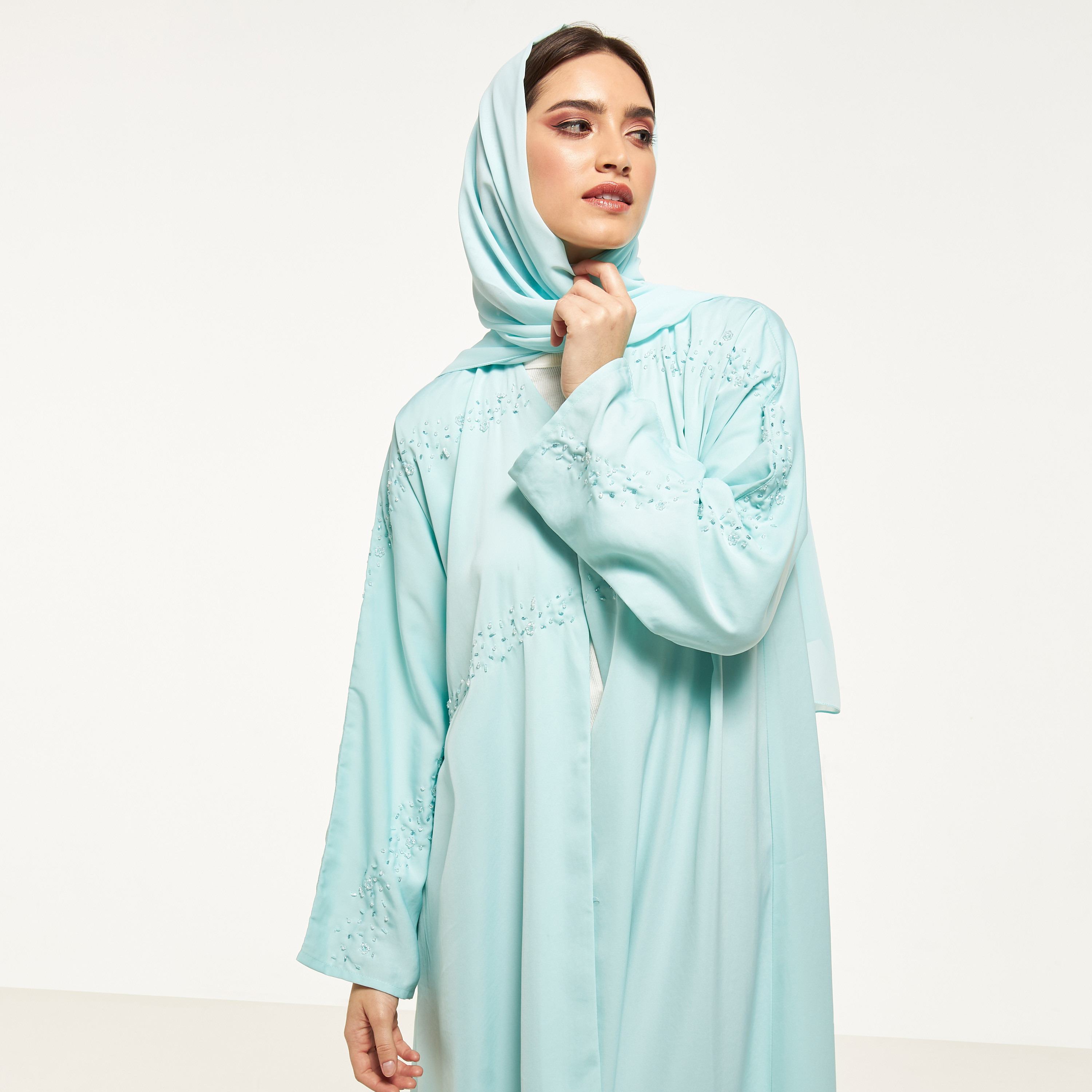 عباية مزيّنة مع حجاب من مويستريت-women-arabicclothing-abayas-image-2
