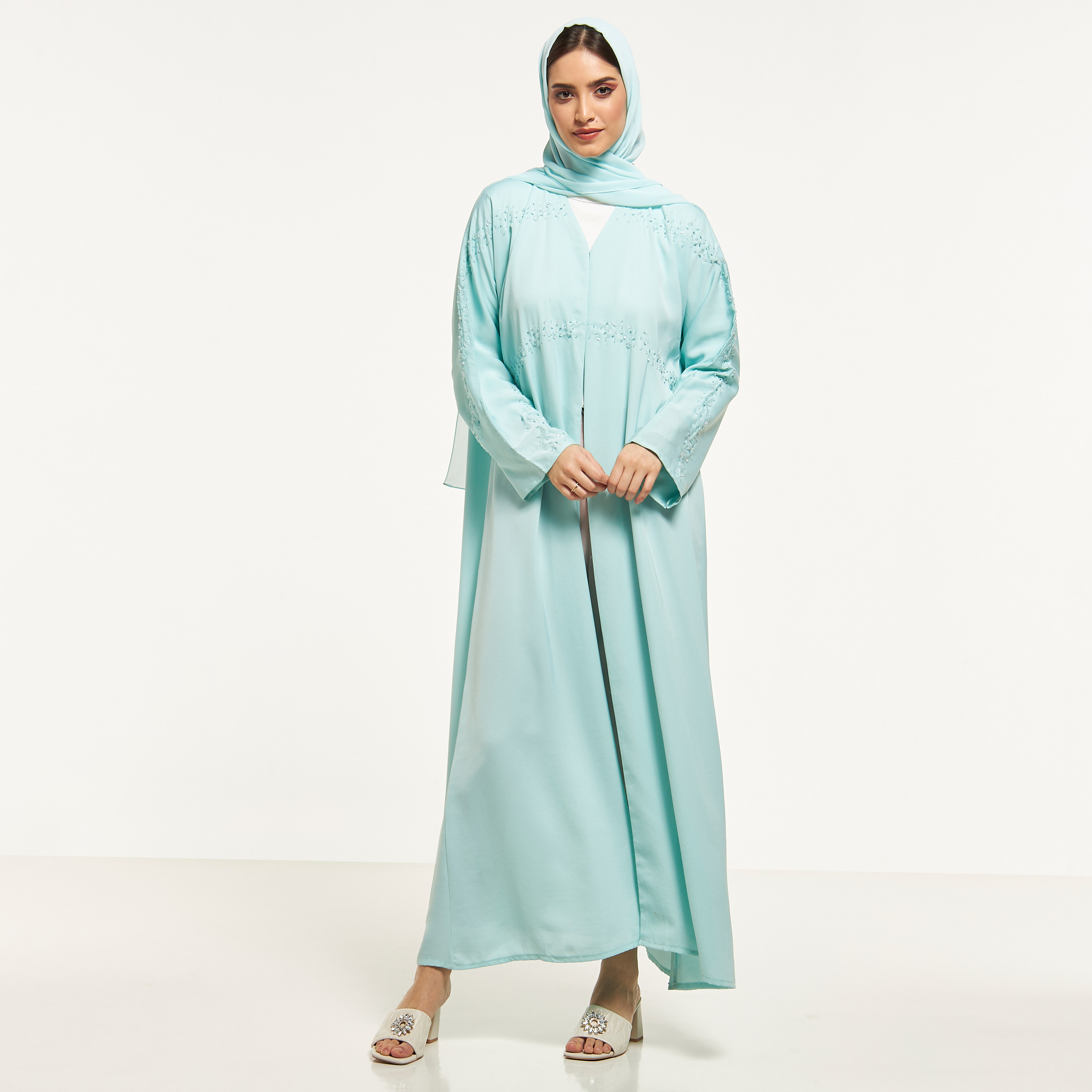 عباية مزيّنة مع حجاب من مويستريت-women-arabicclothing-abayas-image-4