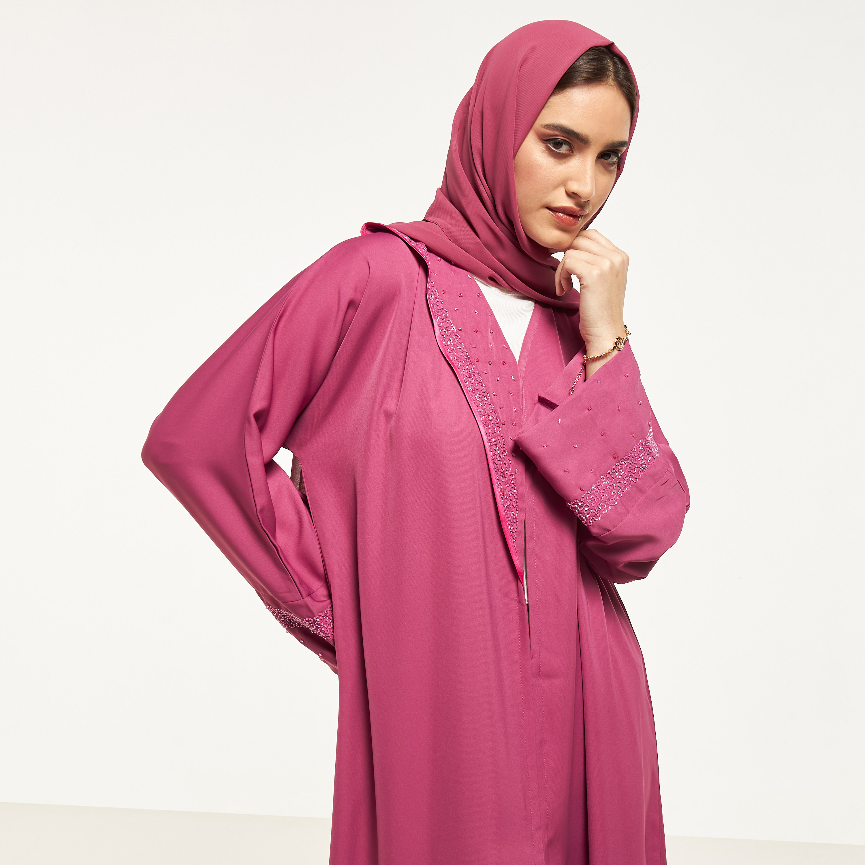 عباية مزيّنة مع حجاب من مويستريت-women-arabicclothing-abayas-image-2