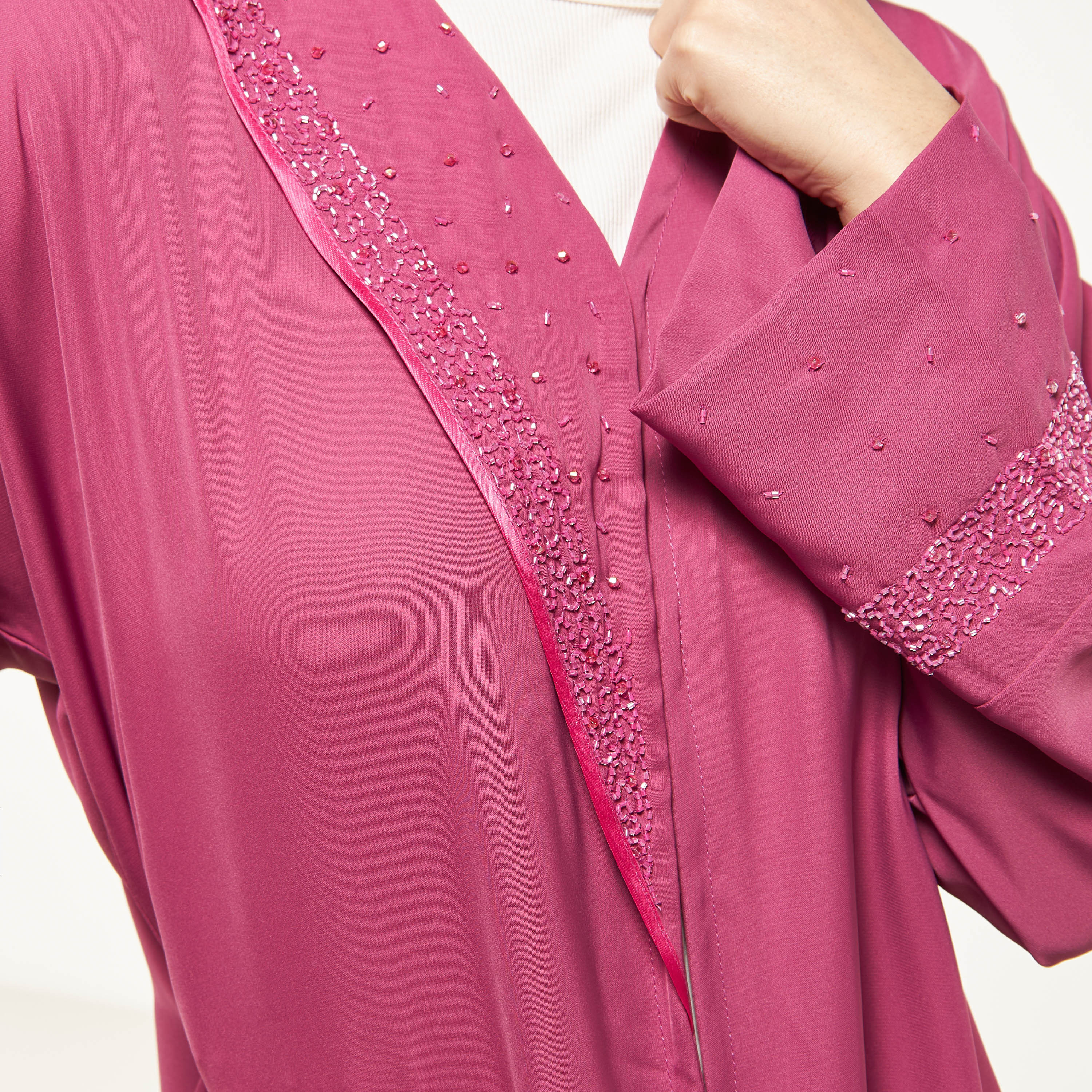 عباية مزيّنة مع حجاب من مويستريت-women-arabicclothing-abayas-image-3
