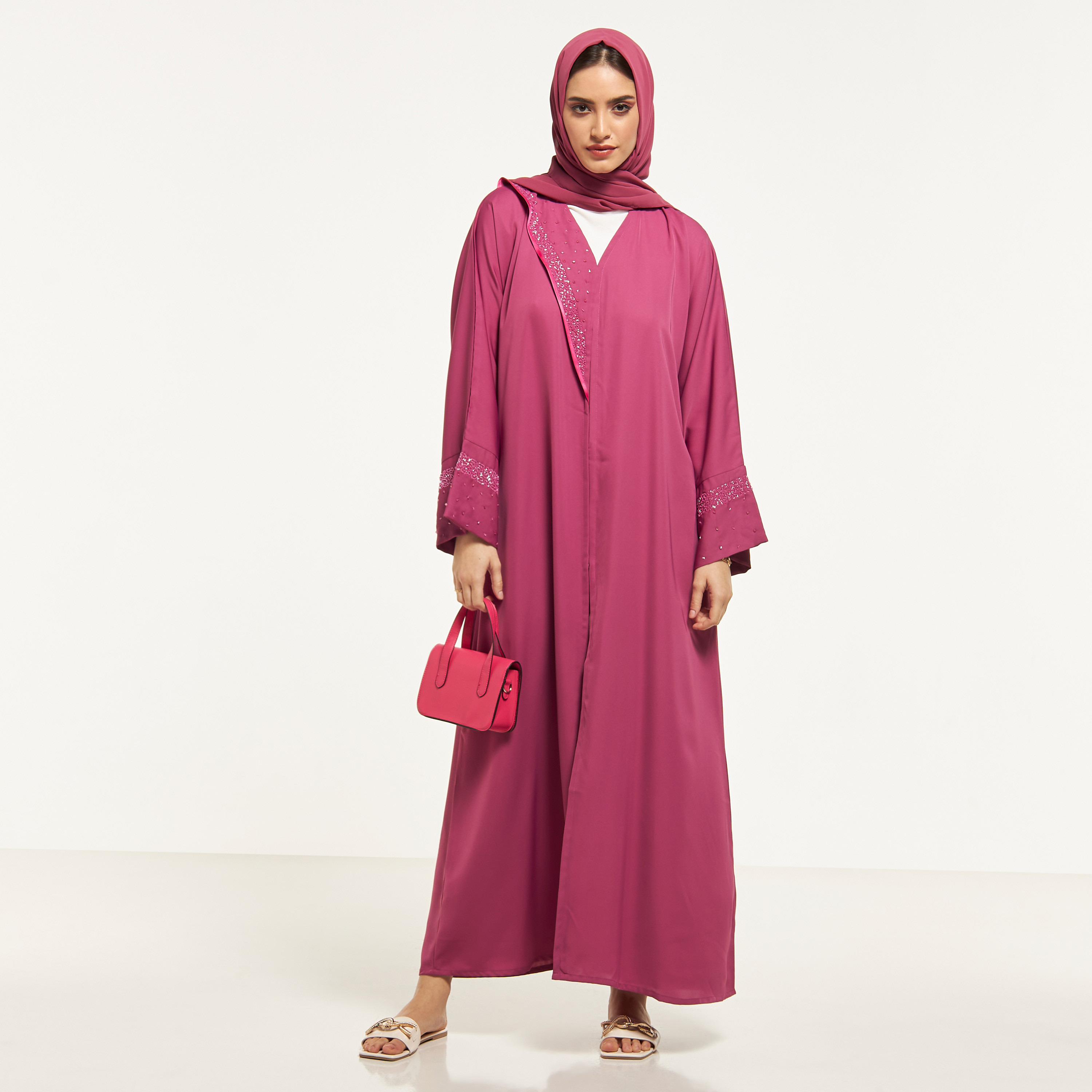 عباية مزيّنة مع حجاب من مويستريت-women-arabicclothing-abayas-image-4
