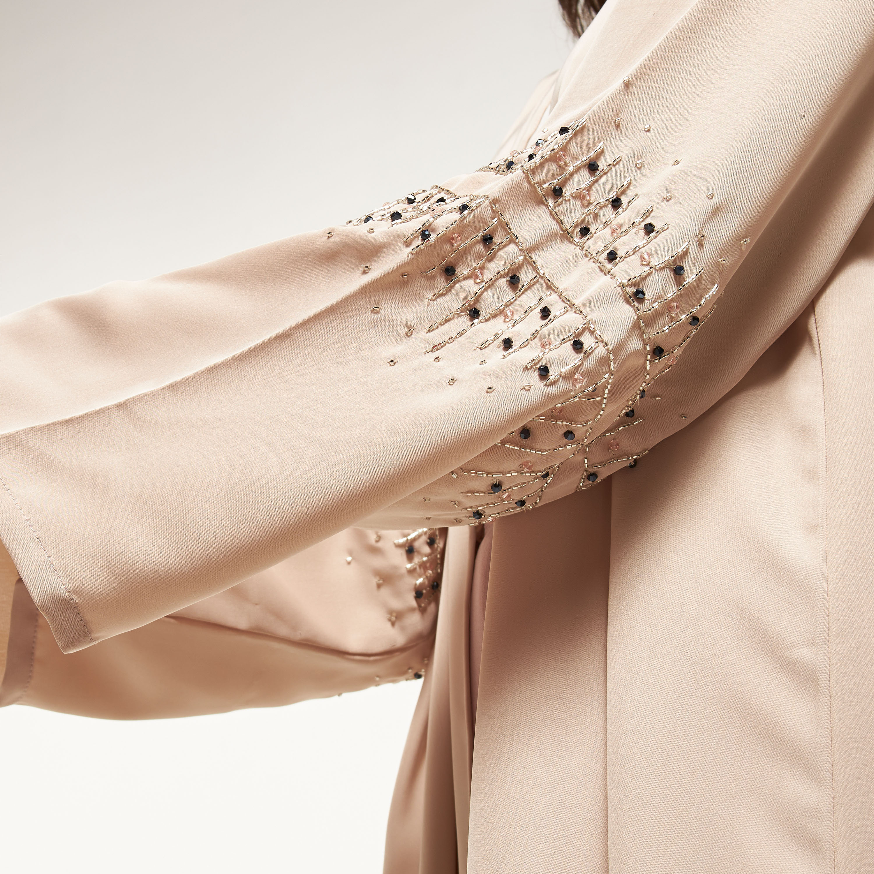 عباية مزيّنة من مويستريت-women-arabicclothing-abayas-image-3