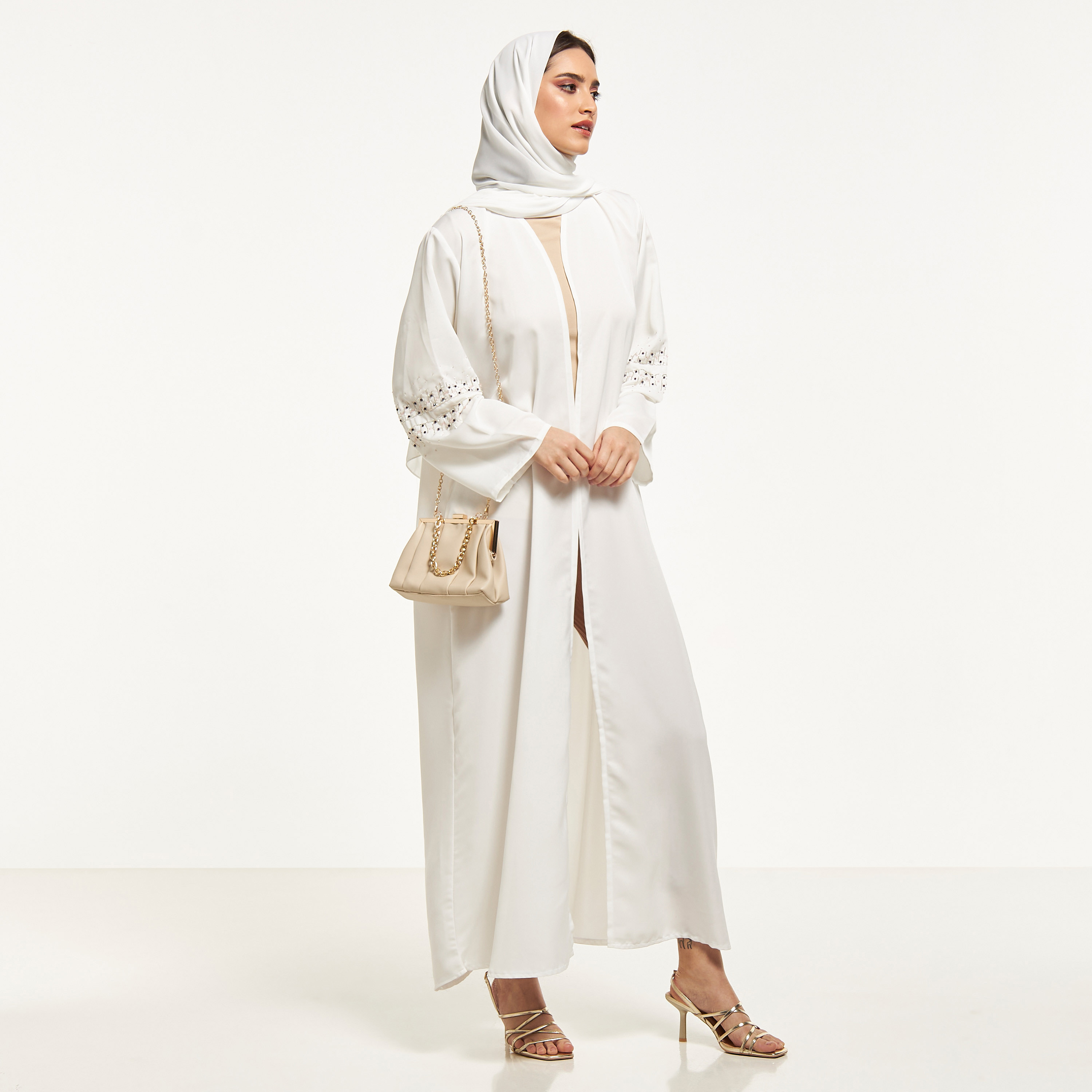 عباية مزيّنة مع حجاب من مويستريت-women-arabicclothing-abayas-image-2