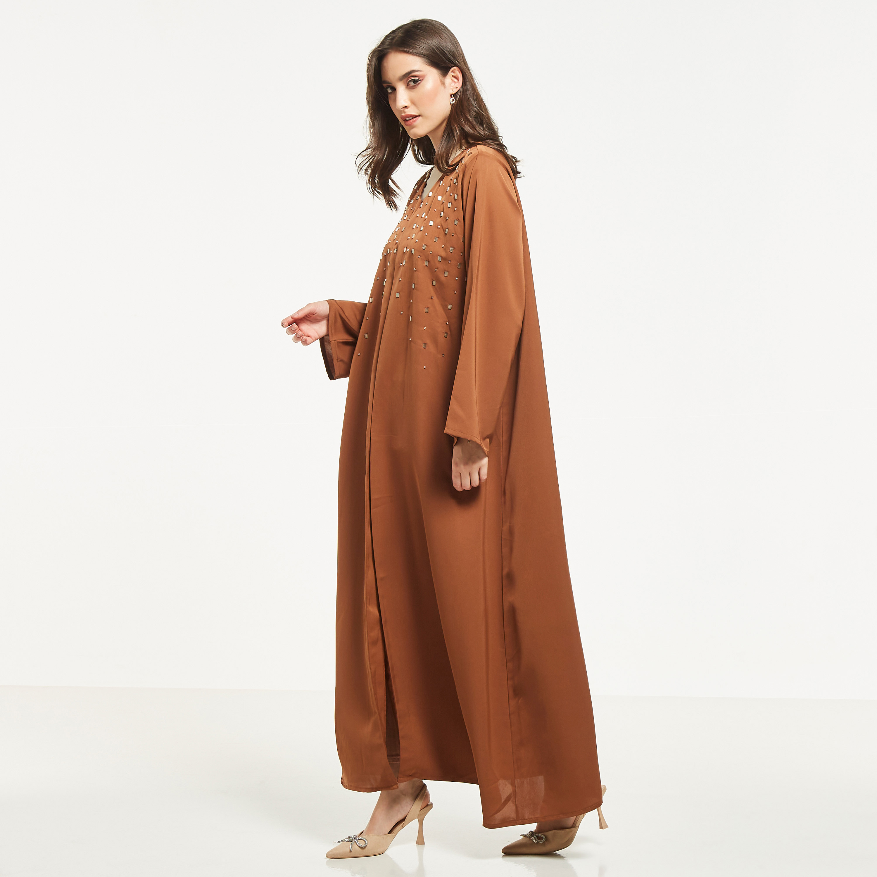 عباية مزيّنة مع حجاب من مويستريت-women-arabicclothing-abayas-image-1