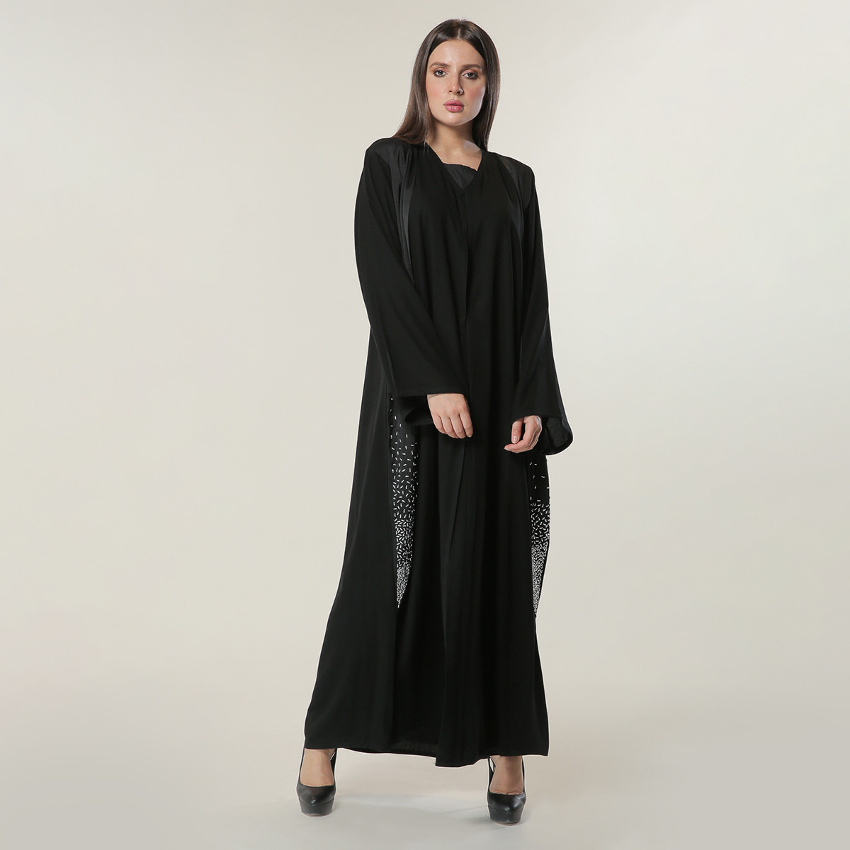 عباية بياقة v مزينة من مويستريت-women-arabicclothing-abayas-image-3
