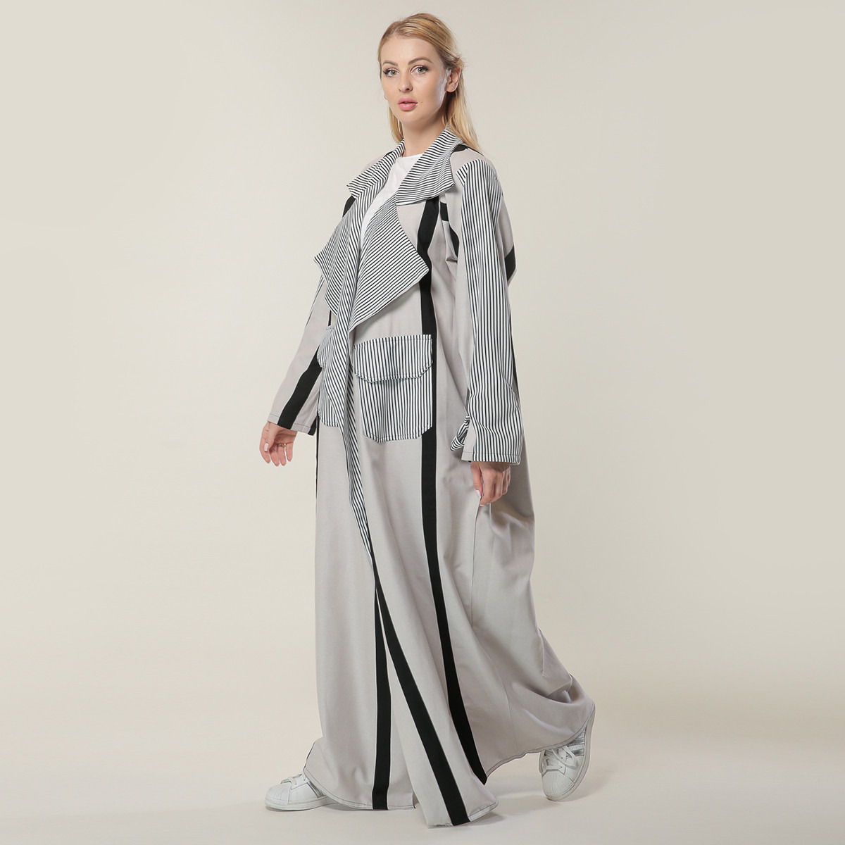 عباية مخططة بتفاصيل مطوية من مويستريت-women-arabicclothing-abayas-image-2