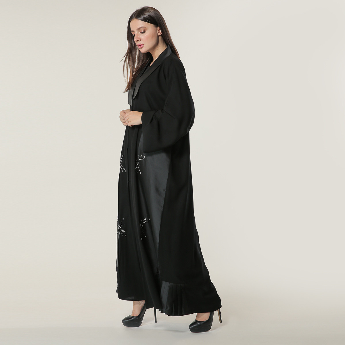 عباية مزينة بتفاصيل ثنايات من مويستريت-women-arabicclothing-abayas-image-2