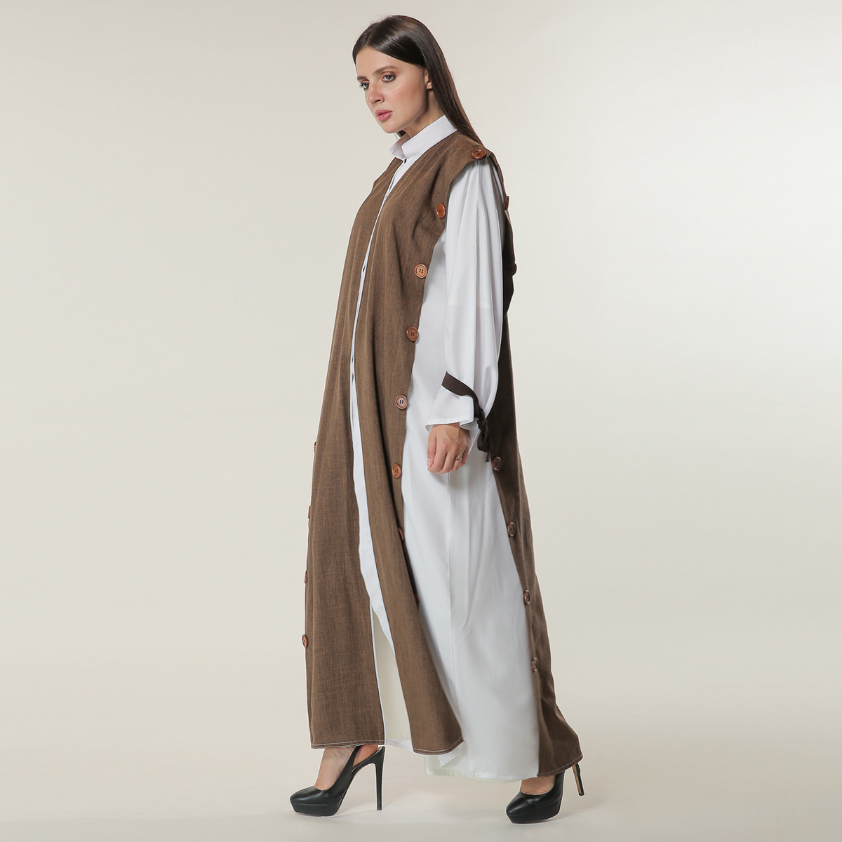 عباية بقوالب ملونة وياقة V من مويستريت-women-arabicclothing-abayas-image-2