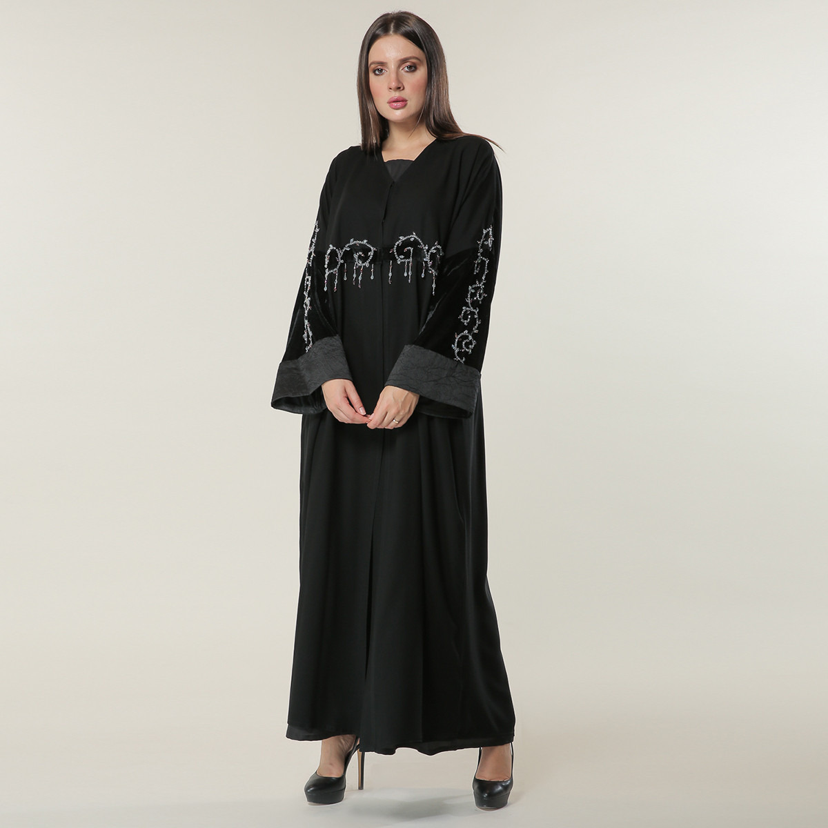 عباية بياقة V وتزيينات من مويستريت-women-arabicclothing-abayas-image-1