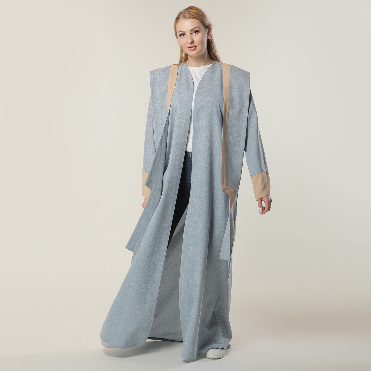 عباية بارزة الملمس بتفاصيل لوح من مويستريت-women-arabicclothing-abayas-image-1