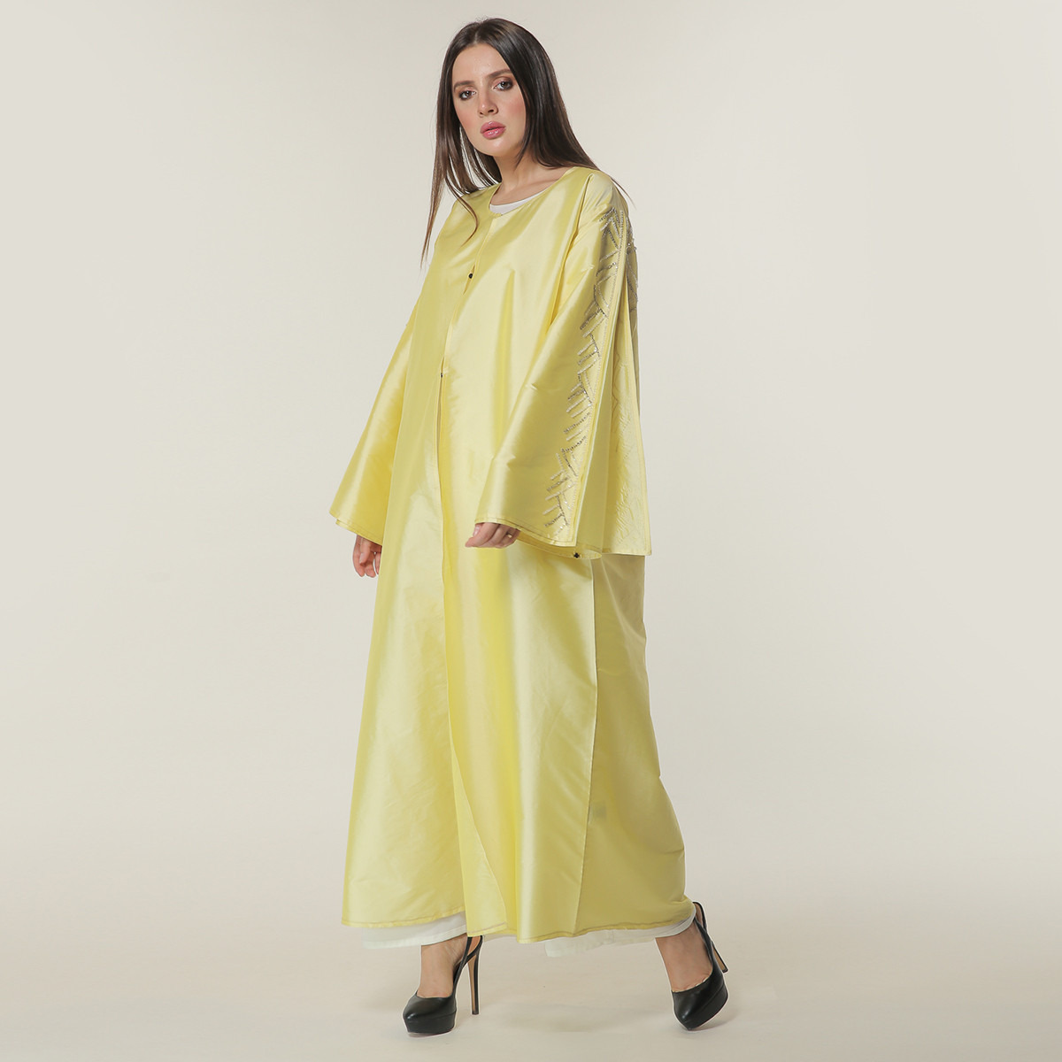 عباية مزيّنة بياقة مستديرة من موستريت-women-arabicclothing-abayas-image-1