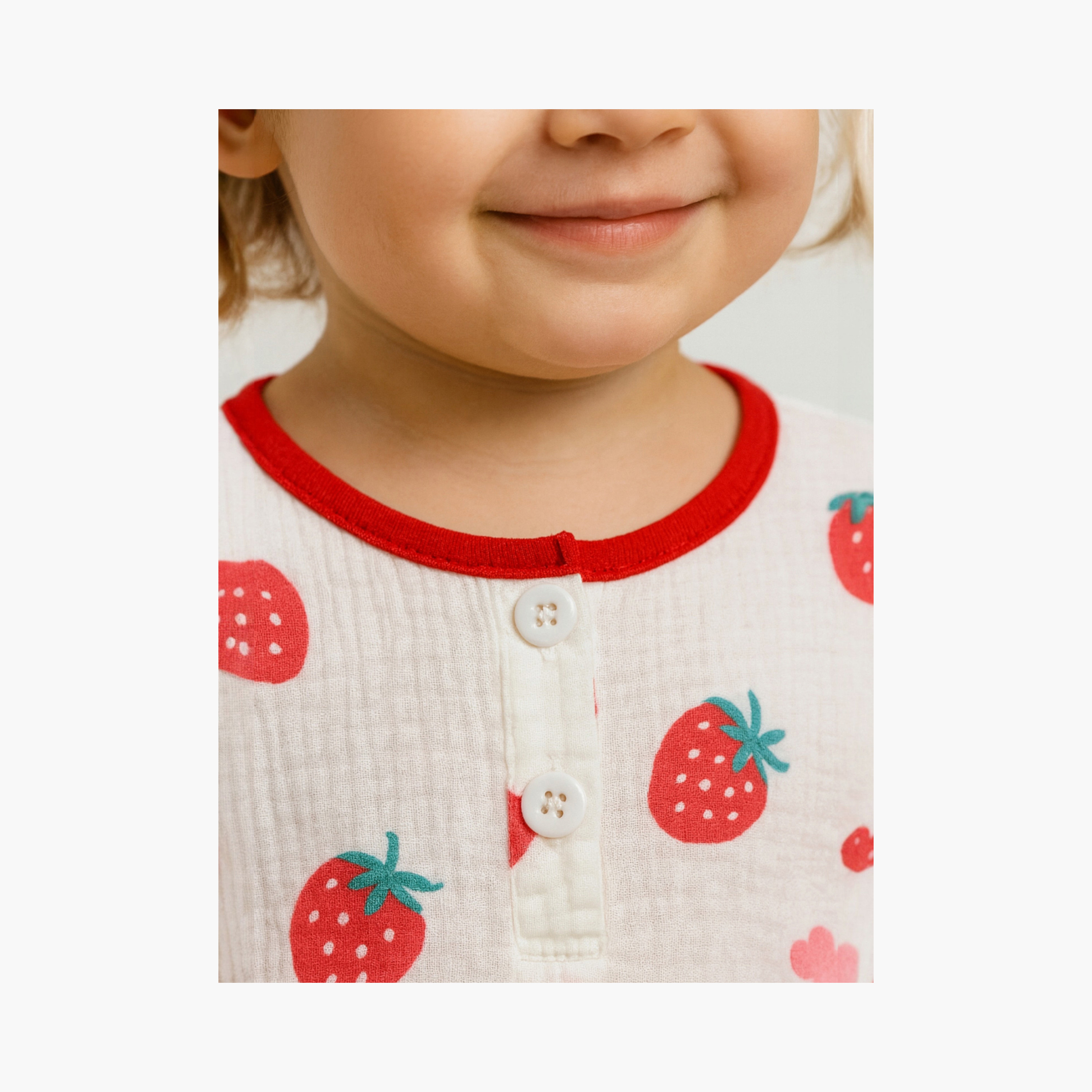 طقم بيجامة قطن موسلين بطبعة فراولة من فيكتور آند جين-baby-girls-clothing-nightwear-pyjamasets-image-3