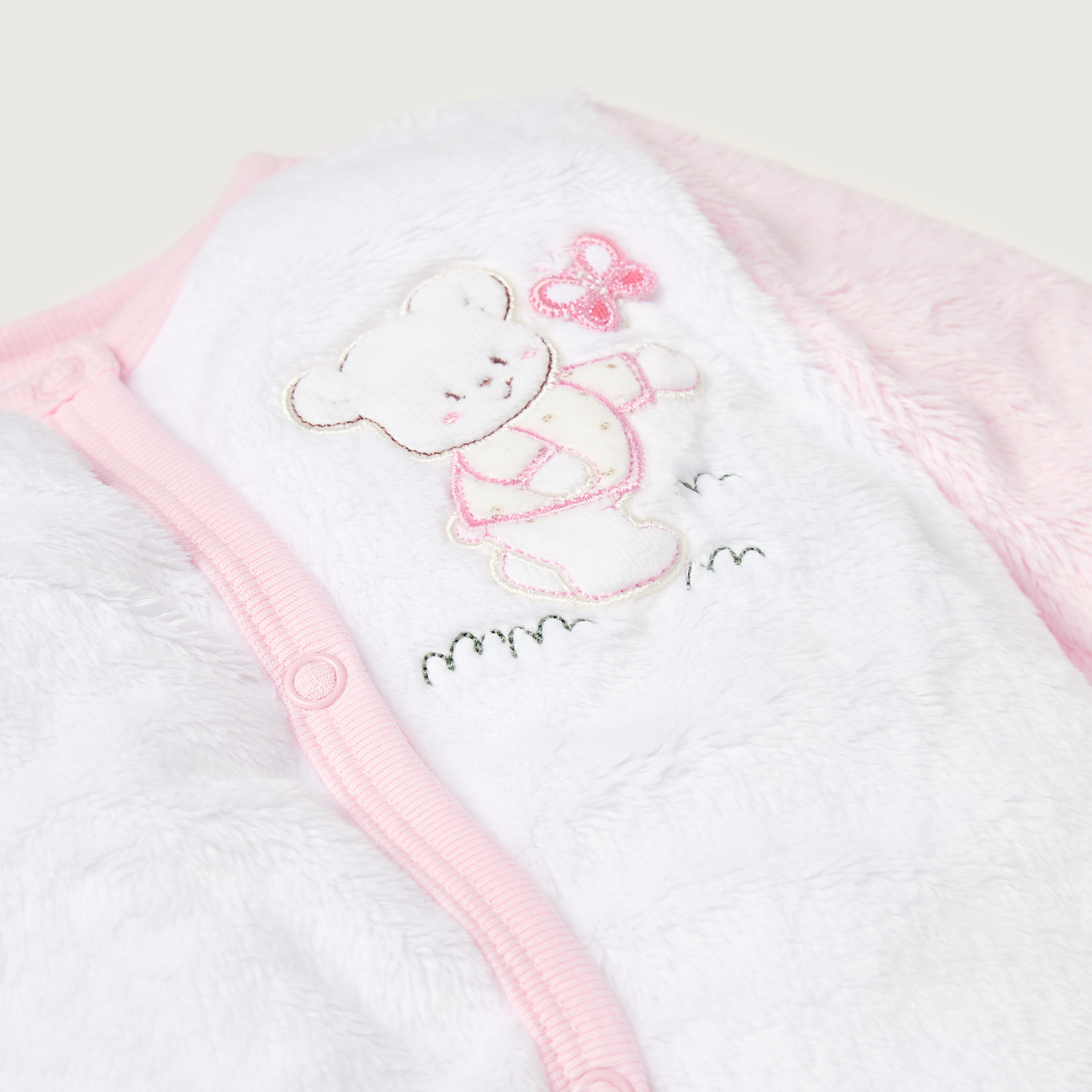 طقم نوم مغلق القدمين بتطريزات دب من جونيورز-baby-boys-clothing-nightwear-sleepsuits-image-2