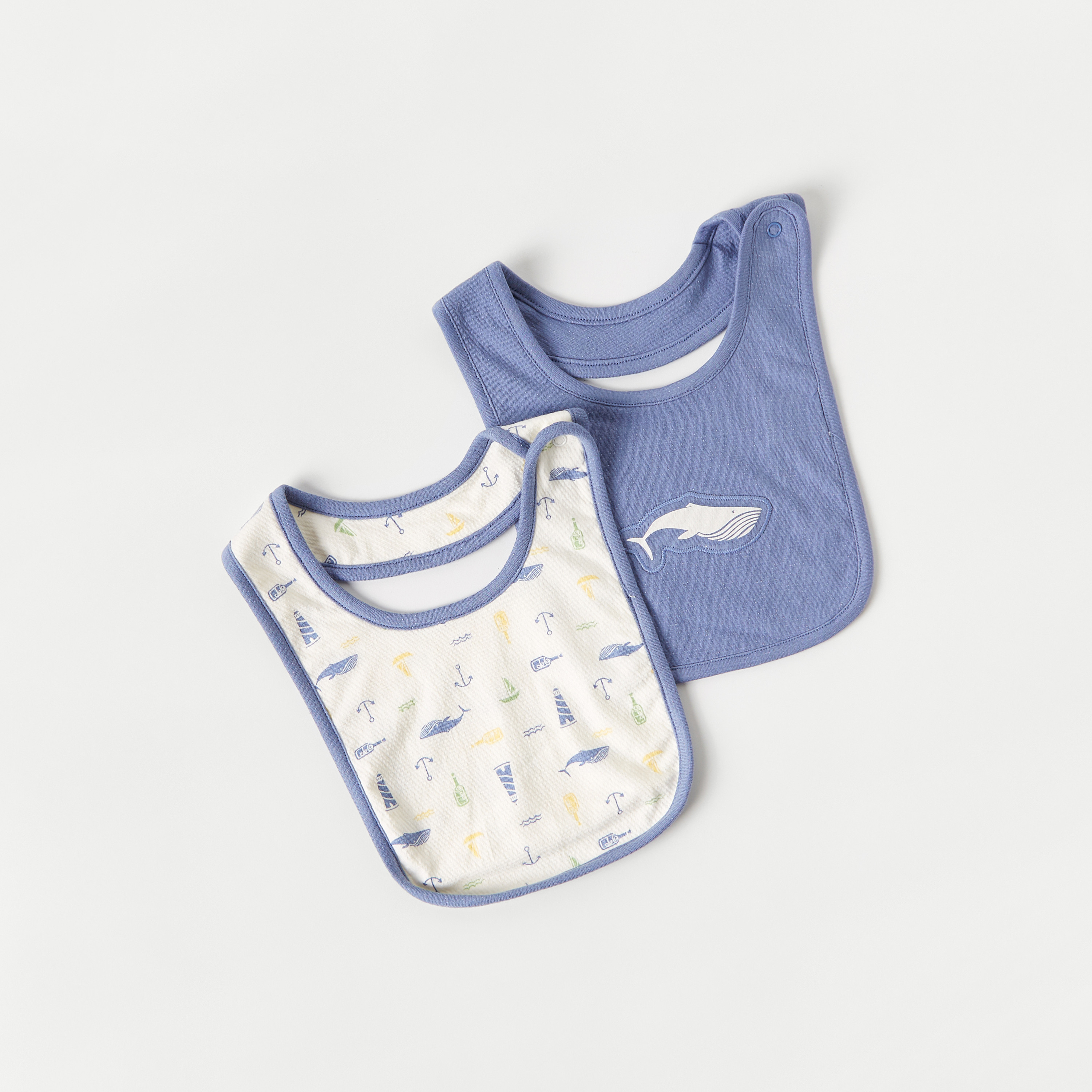 مريلة بطبعات وزر إغلاق من جونيورز - طقم من قطعتين-baby-feeding-bibs-image-4
