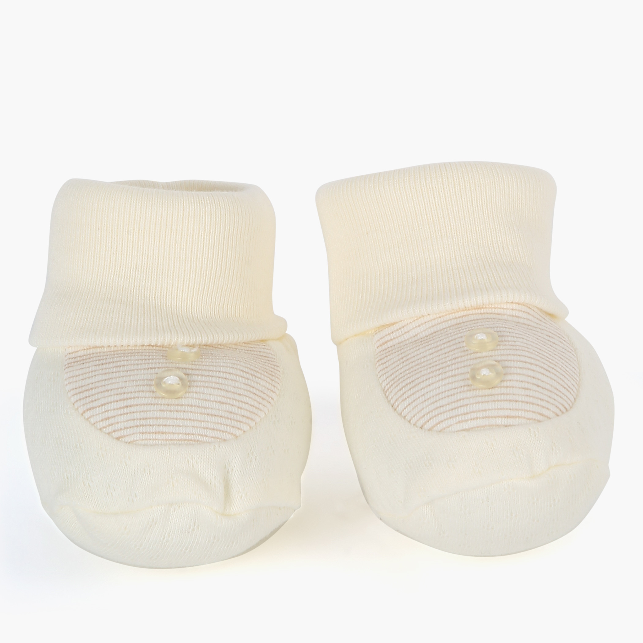 حذاء طويل مخطط بتفاصيل لؤلؤية من جونيورز-promo_babyshop_Buy3for1_OMN230426-image-1