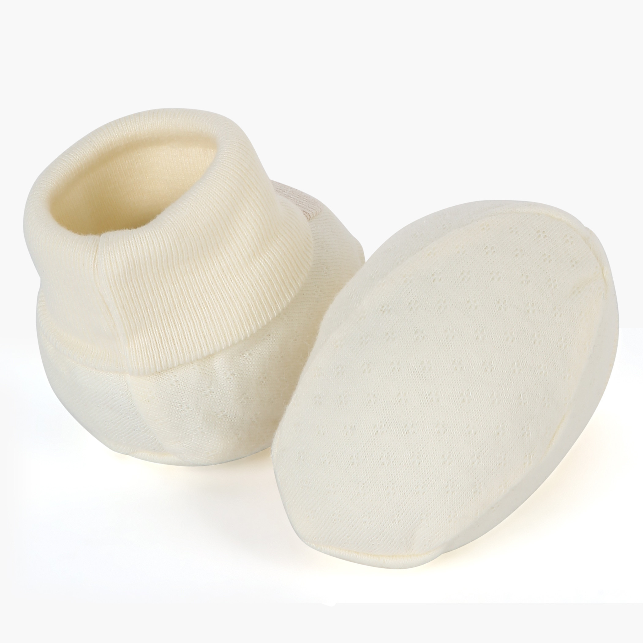 حذاء طويل مخطط بتفاصيل لؤلؤية من جونيورز-promo_babyshop_Buy3for1_OMN230426-image-3