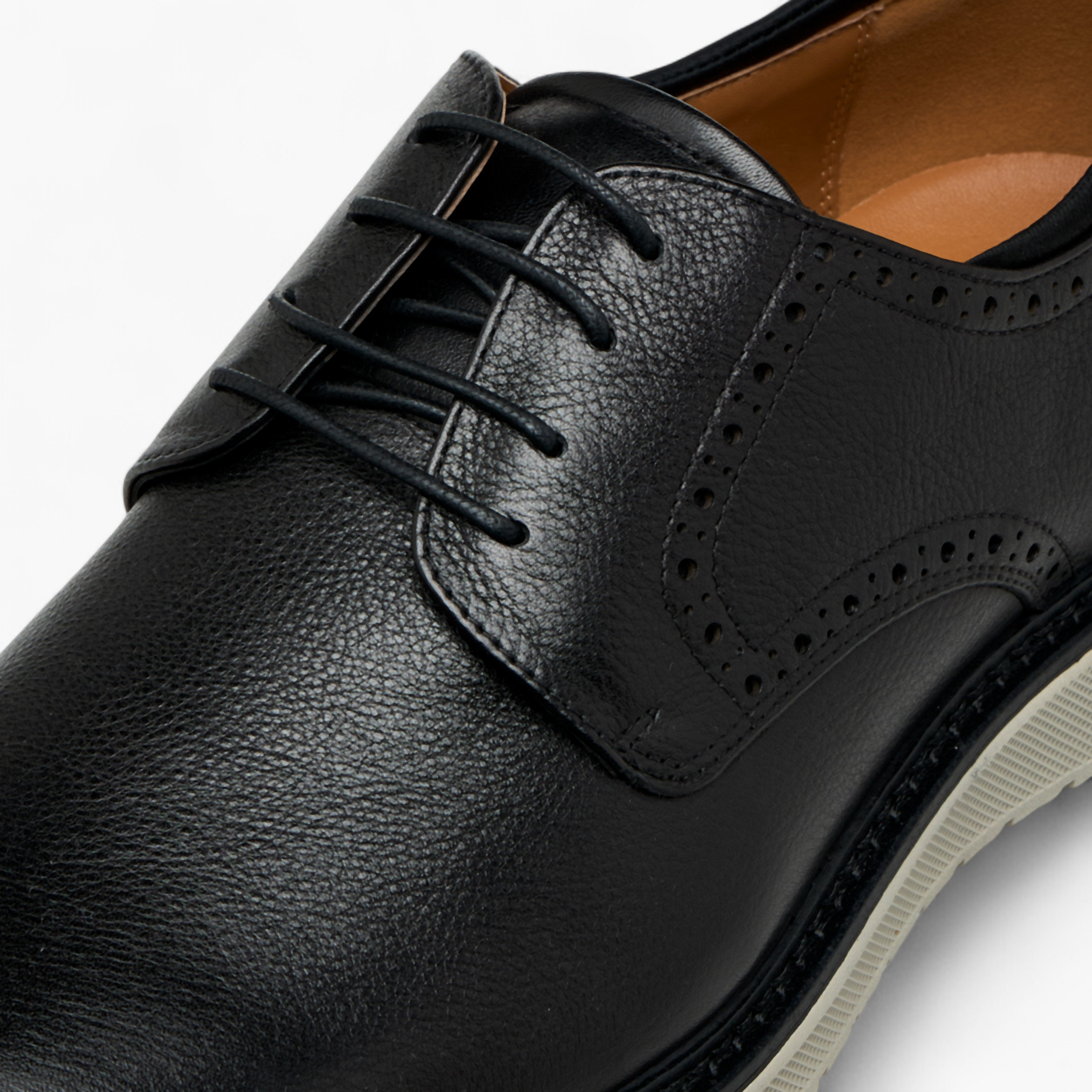 حذاء سنيكرز جلد سادة برباط للرجال من دوتشيني-men-shoes-sneakers-image-4