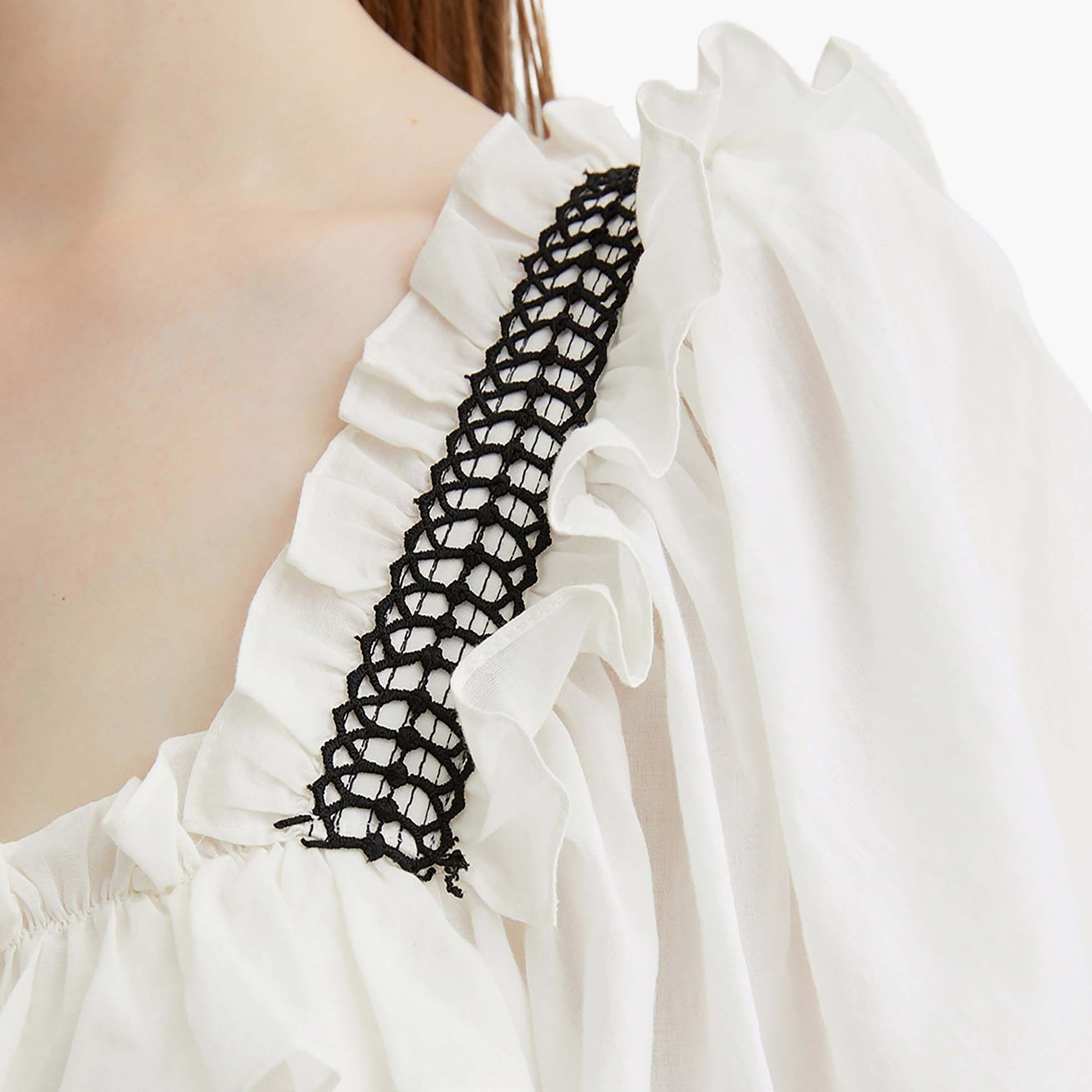 فستان نسائي أبيض غير متماثل بطول الركبة بأكمام منفوخة وياقة مكشكشة مطرز من نوكتيرن-women-clothing-dresses-image-3