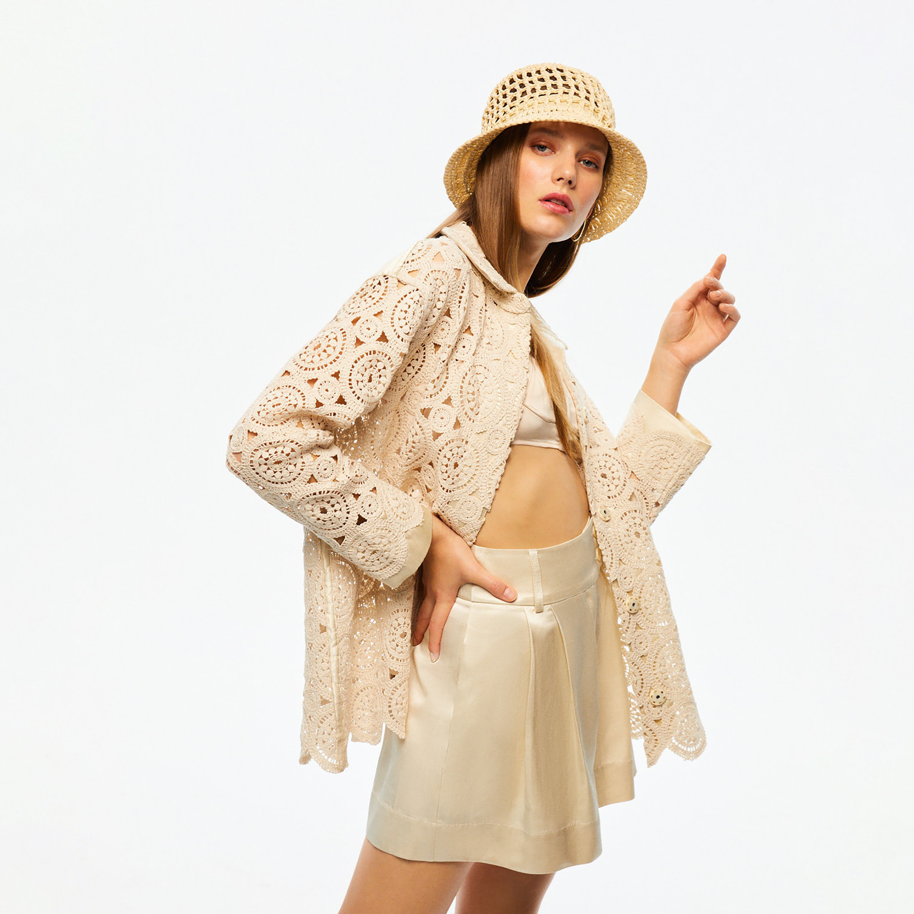 سترة نسائية كريمية بياقة كروشيه من نوكترن-women-winterwear-coatsandjackets-jackets-image-3