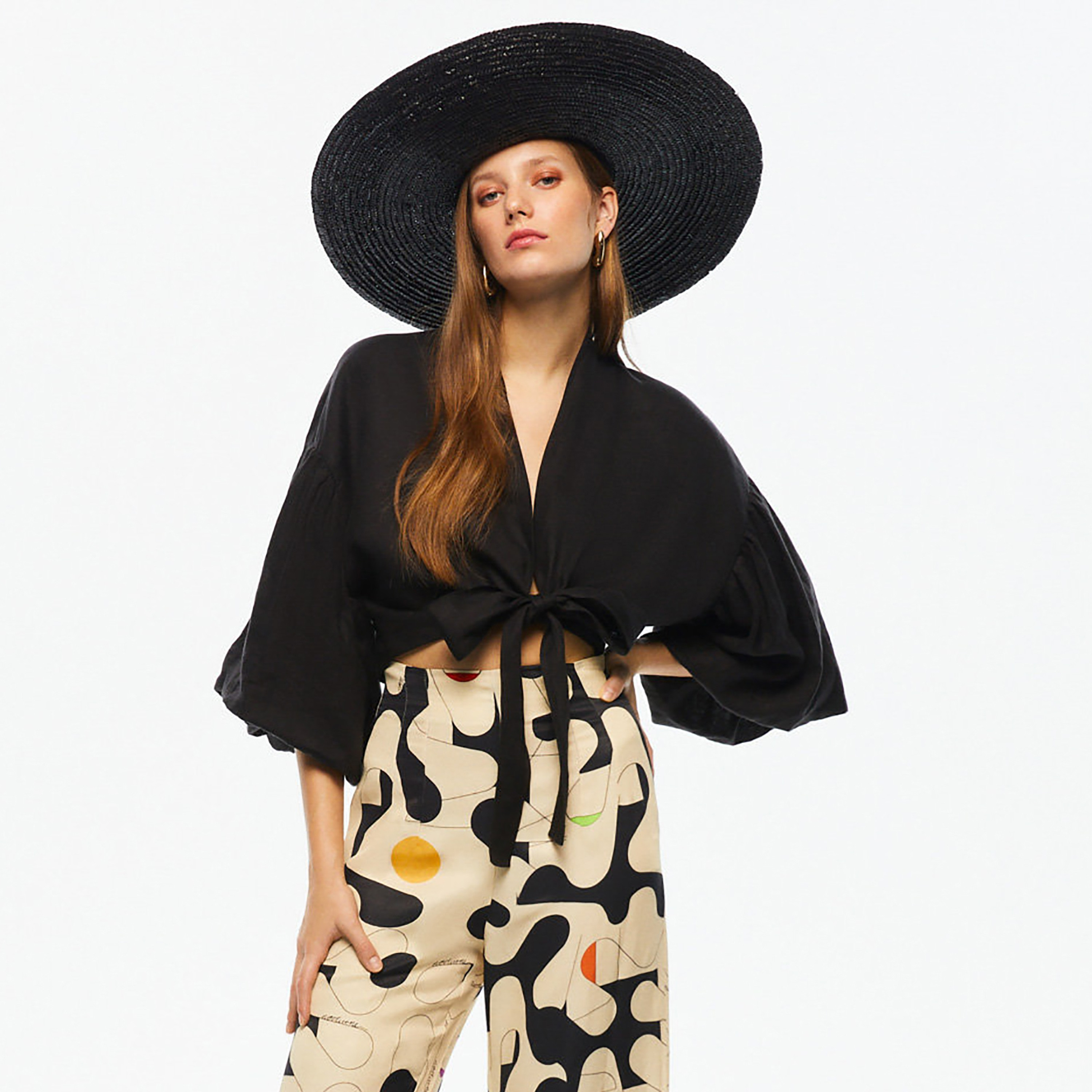 بلوزة قصيرة سوداء من الكتان بأكمام واسعة من نوكترن-women-clothing-shirtsandblouses-blouses-image-1