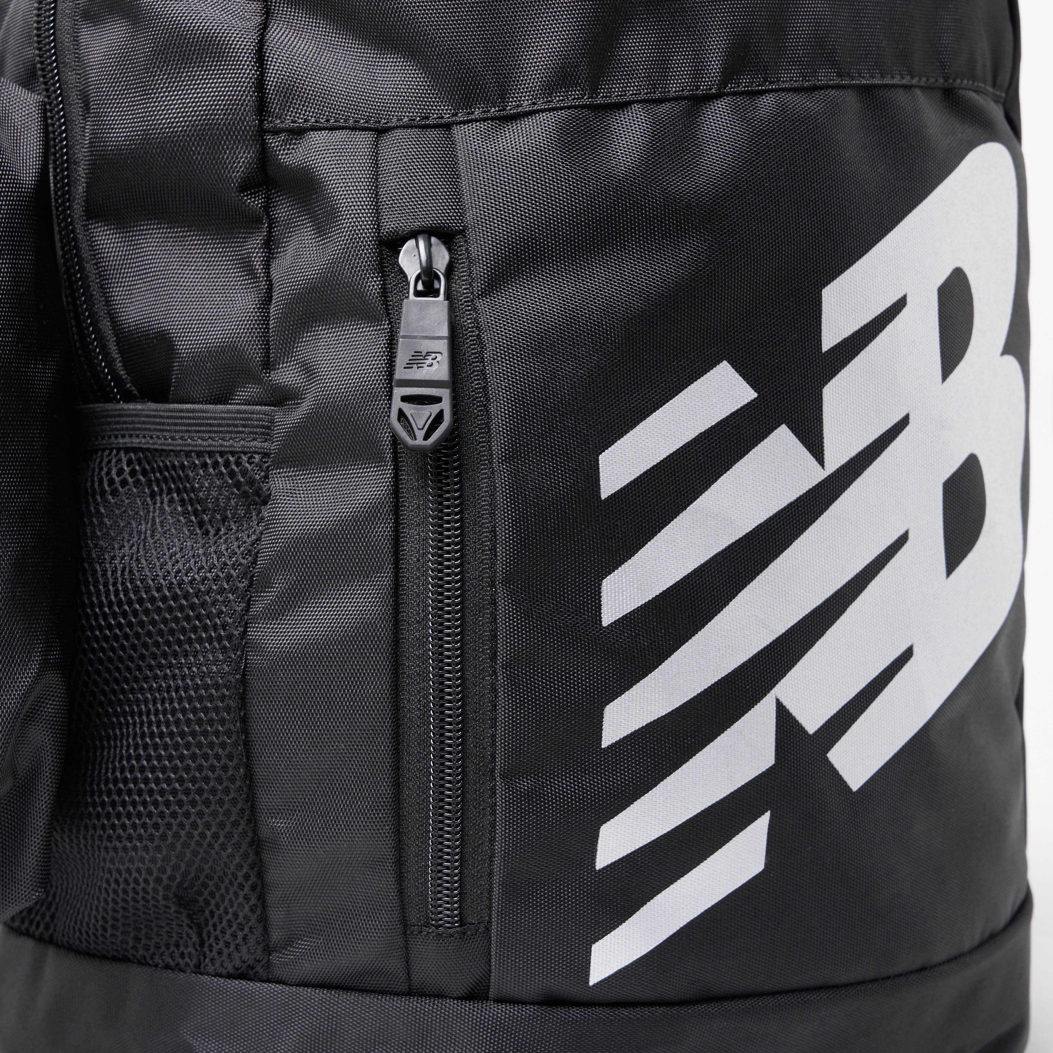 شنطة ظهر مدرسية بطبعات شعار مع مقلمة من نيو بالانس - 14x28x43 سم-school-bagsandbackpacks-backpacks-image-4