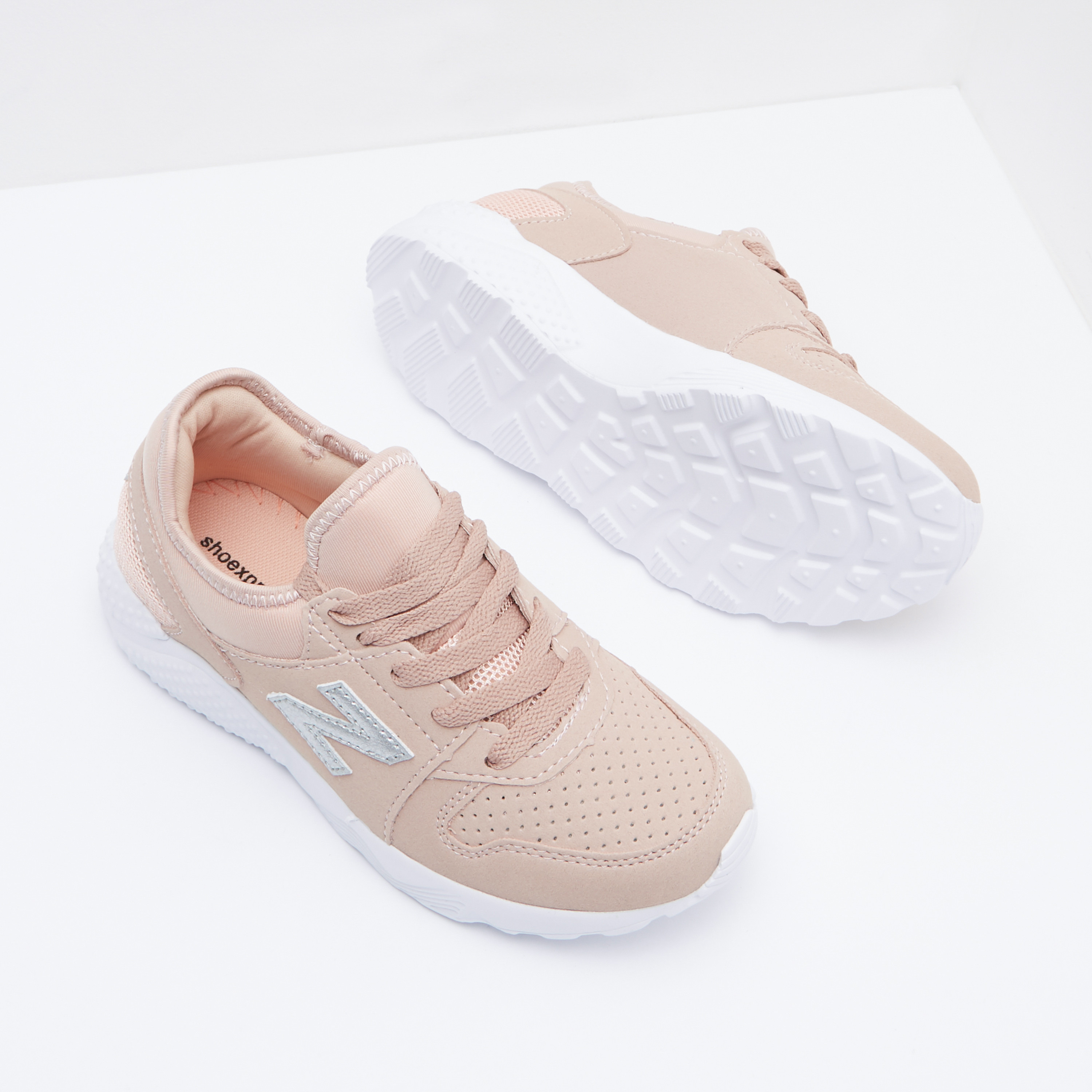 حذاء مشي بارز الملمس برباط وتفاصيل درزات للبنات-girls-shoes-sneakers-image-4