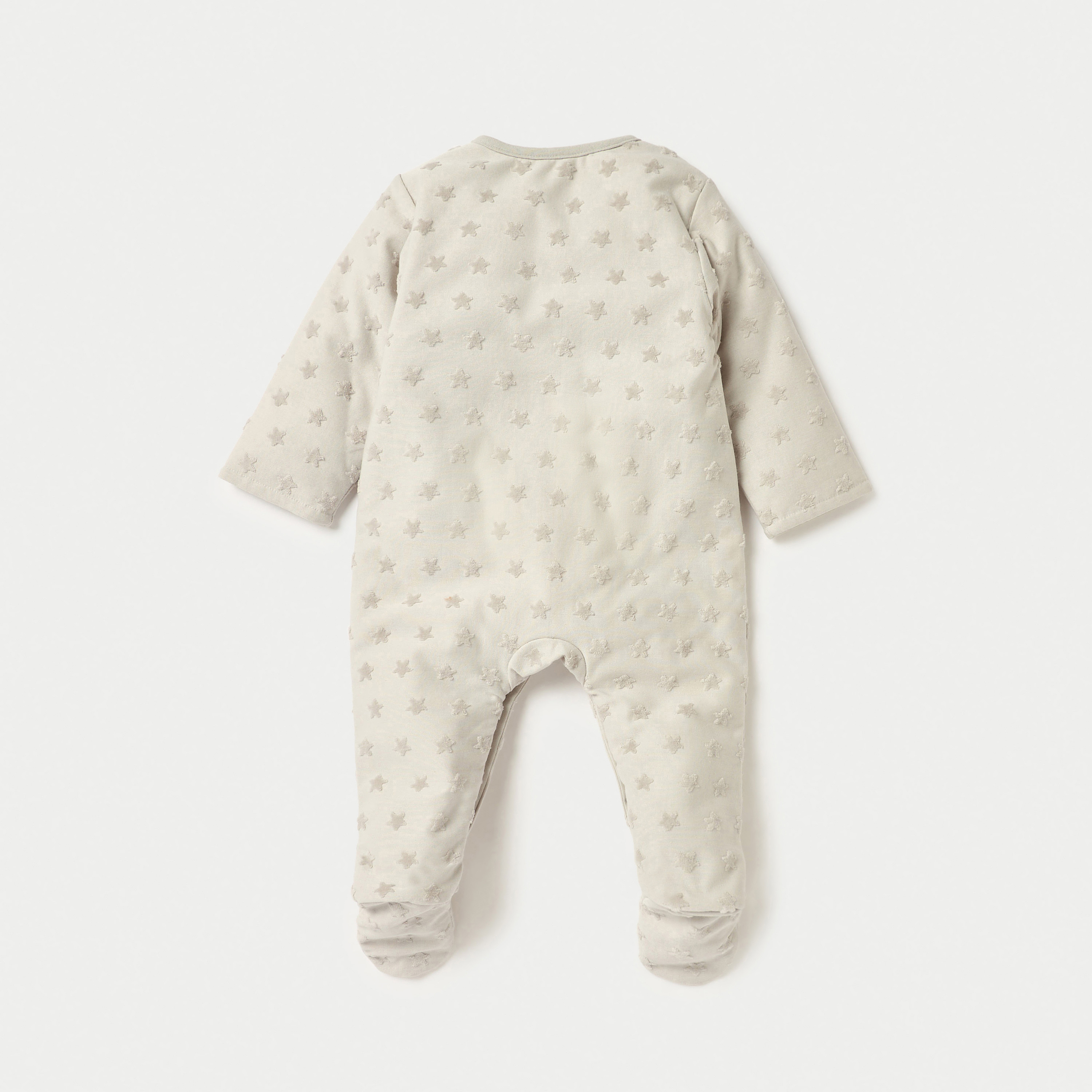 بدلة نوم مغلقة القدمين بارزة الملمس بأزرار إغلاق وزينة نجوم من جونيورز-baby-boys-clothing-nightwear-sleepsuits-image-2