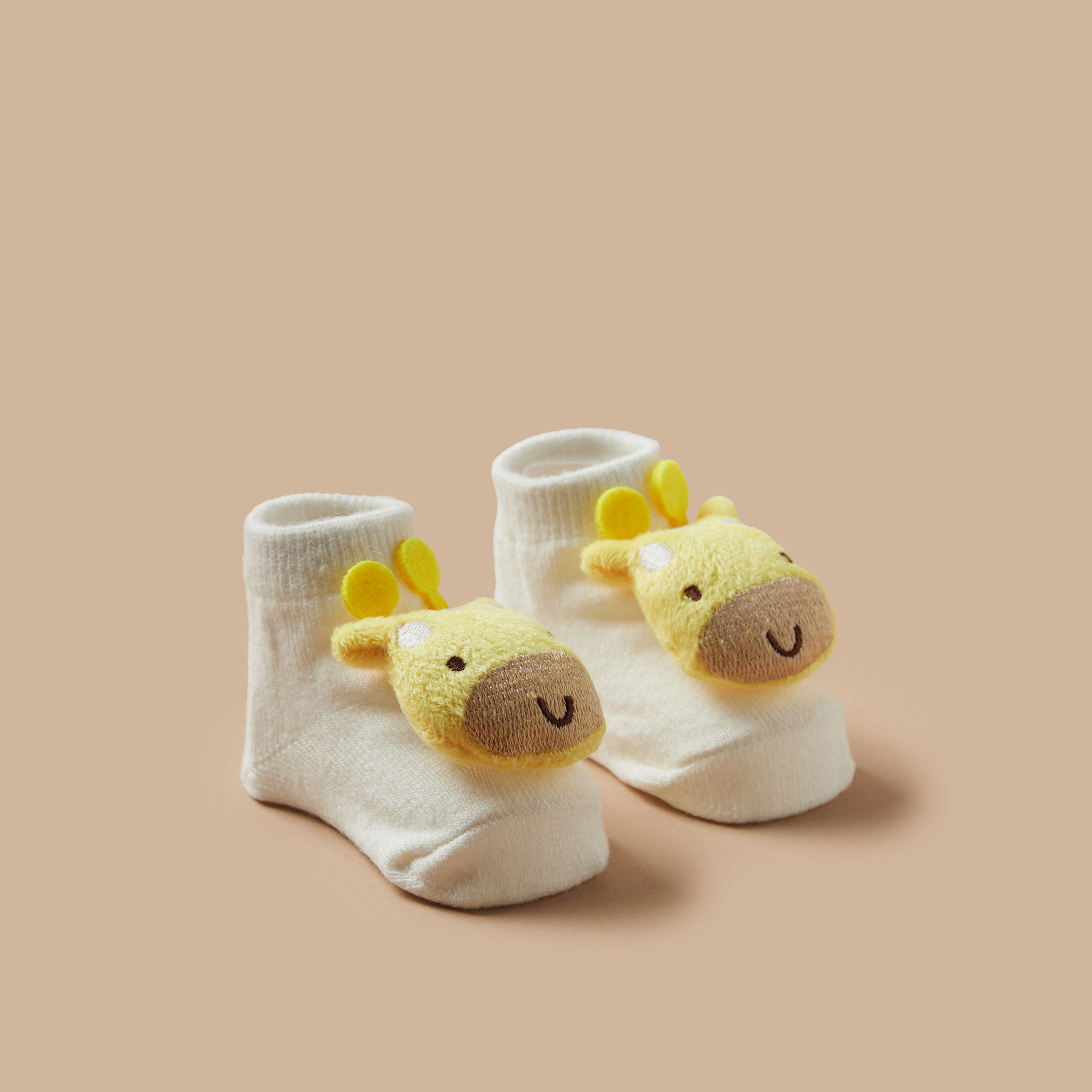 جورب بتزيينات زرافة من جونيورز-baby-boys-accessories-socks-image-1