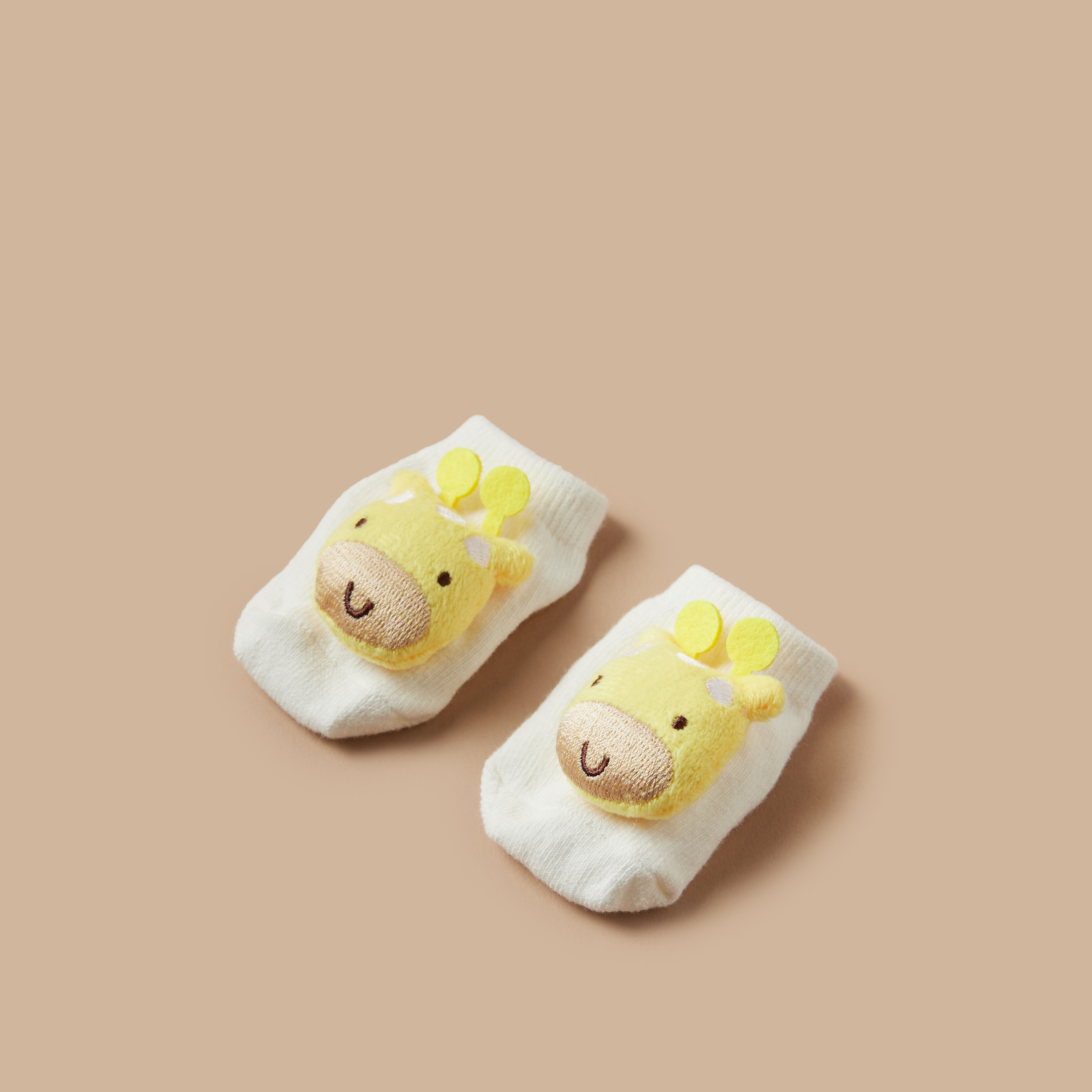 جورب بتزيينات زرافة من جونيورز-baby-boys-accessories-socks-image-3