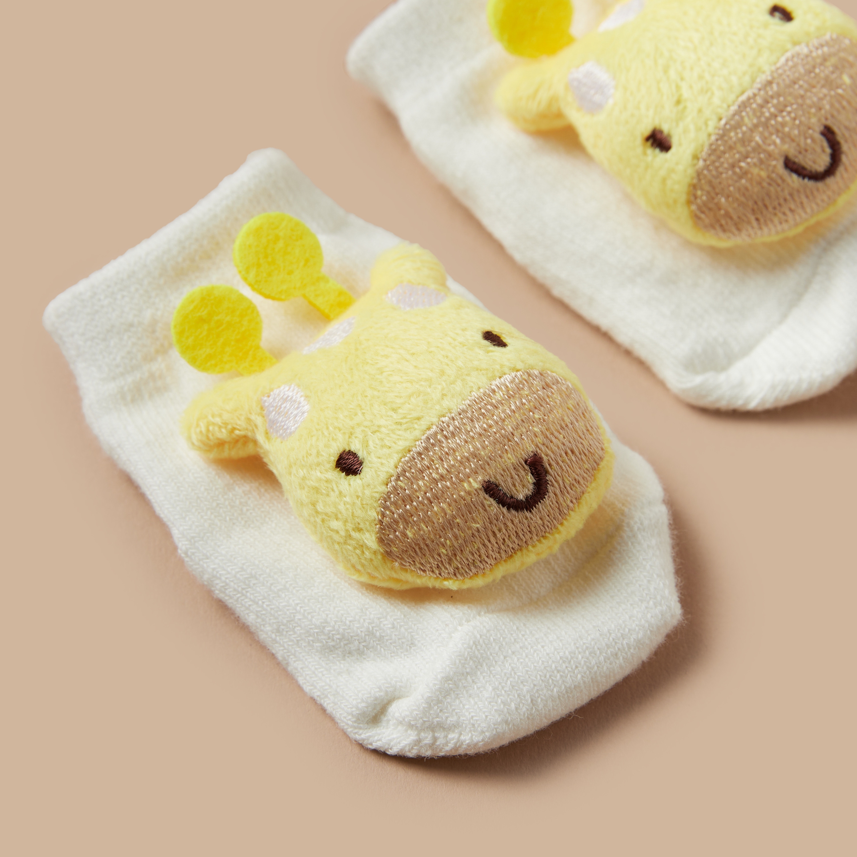 جورب بتزيينات زرافة من جونيورز-baby-boys-accessories-socks-image-4