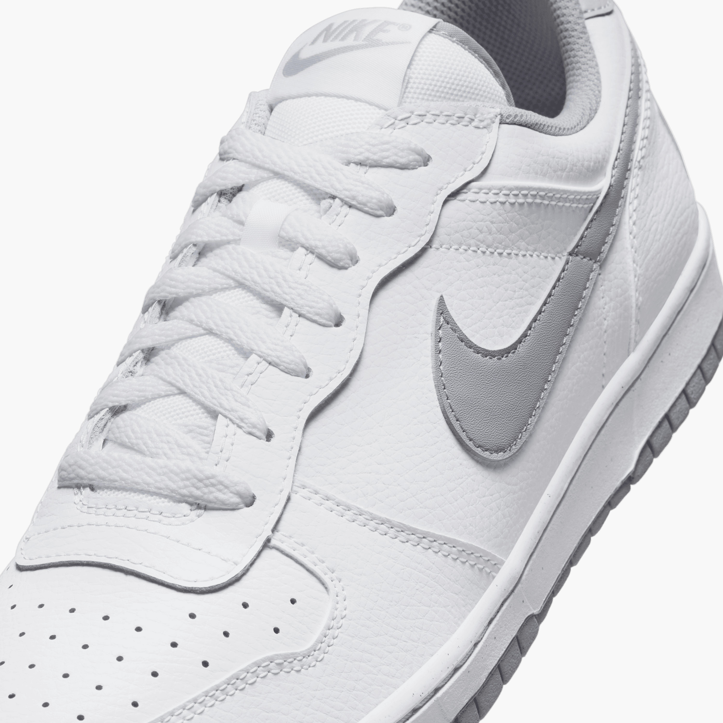 حذاء رياضي نايكي بيج لو بكاحل منخفض ورباط للرجال 355152 | OE-sports-men-shoes-image-7