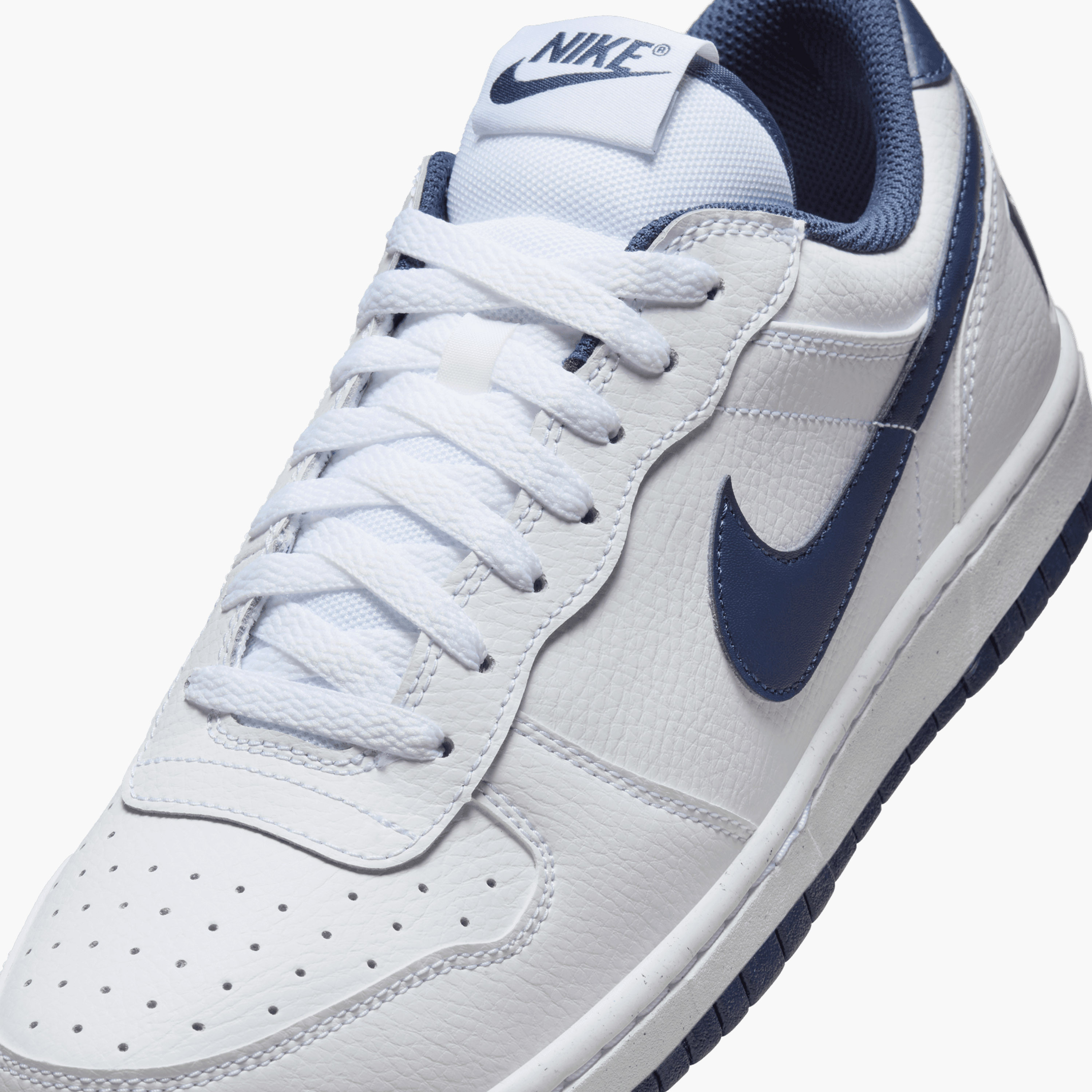 حذاء رياضي نايكي بيج لو بكاحل منخفض ورباط للرجال 355152 | OE-sports-men-shoes-image-15