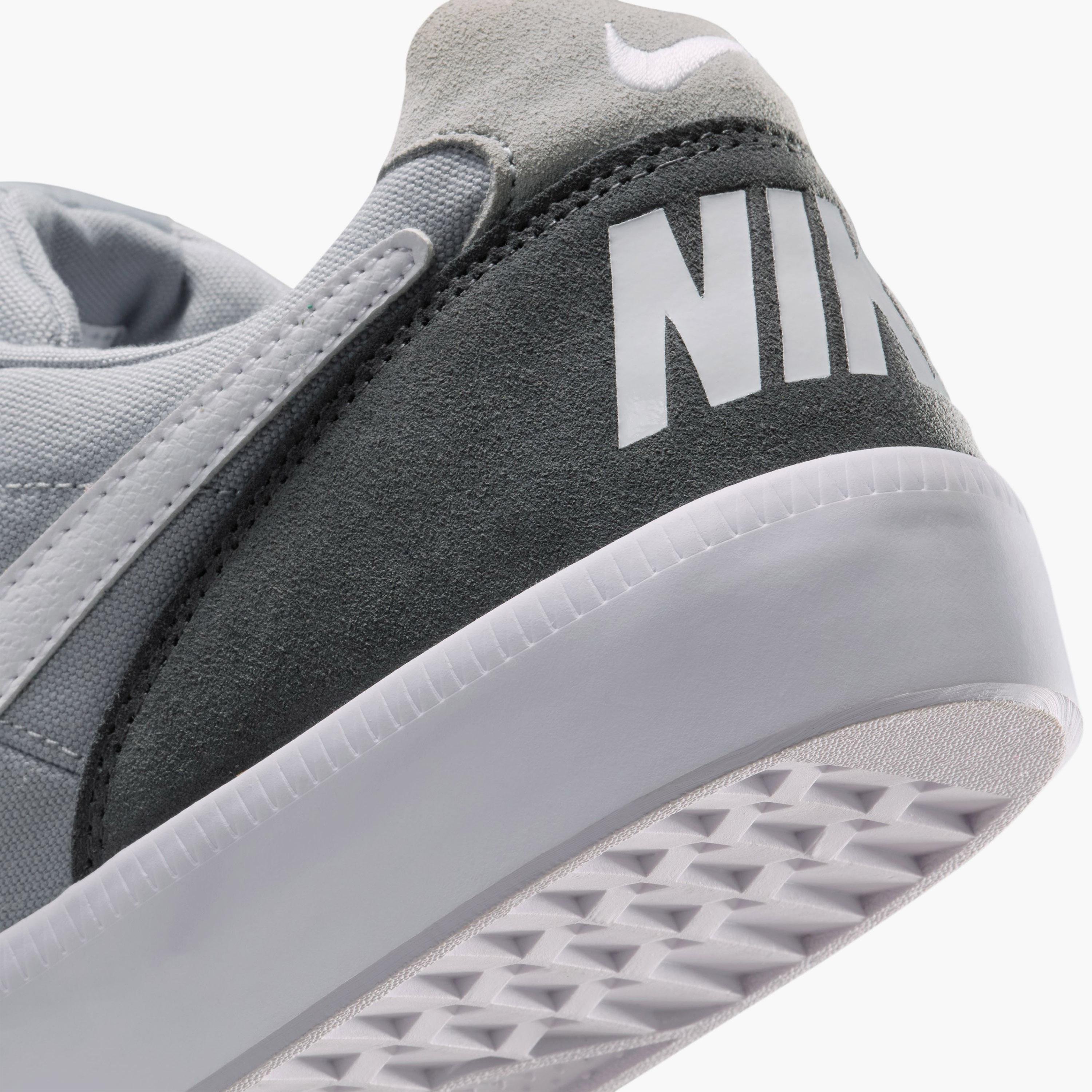 حذاء رياضي نايكي NSW تيمبو برباط وكاحل منخفض للرجال 644843 | OE-sports-men-shoes-image-17