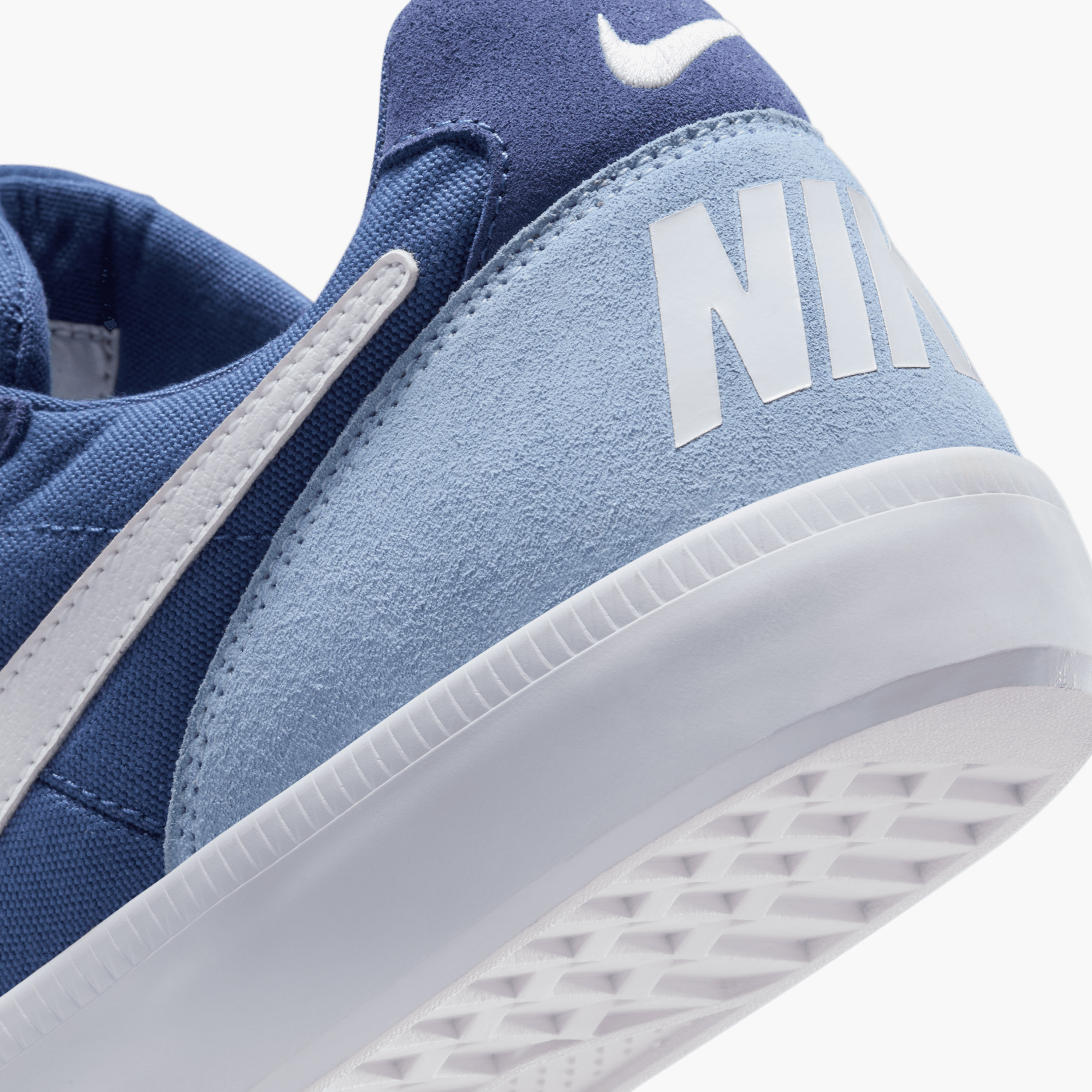 حذاء رياضي نايكي NSW تيمبو برباط وكاحل منخفض للرجال 644843 | OE-sports-men-shoes-image-8