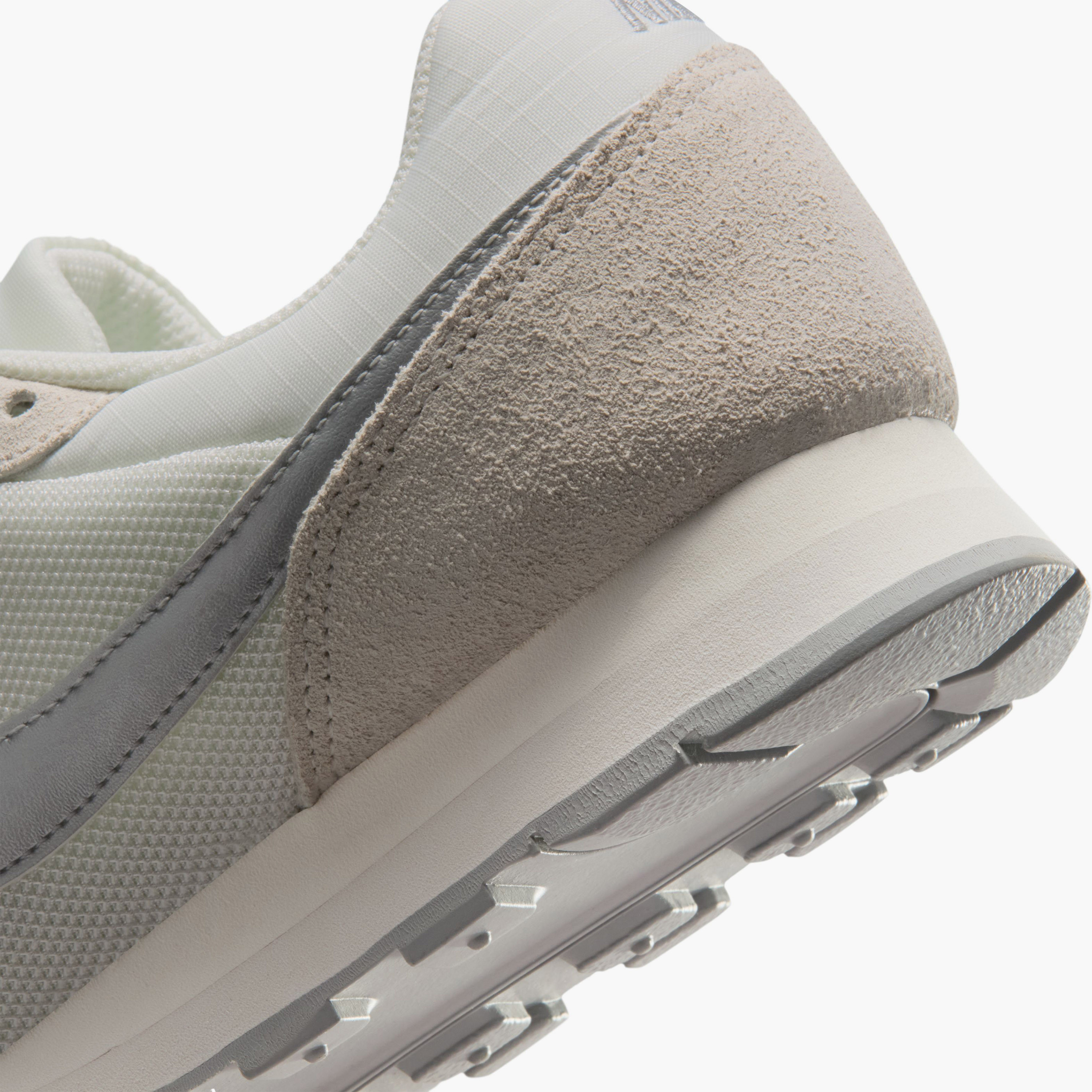 حذاء سنيكرز نسائي نايك MD Runner 2 برباط منخفض الكاحل-women-shoes-sneakers-image-19
