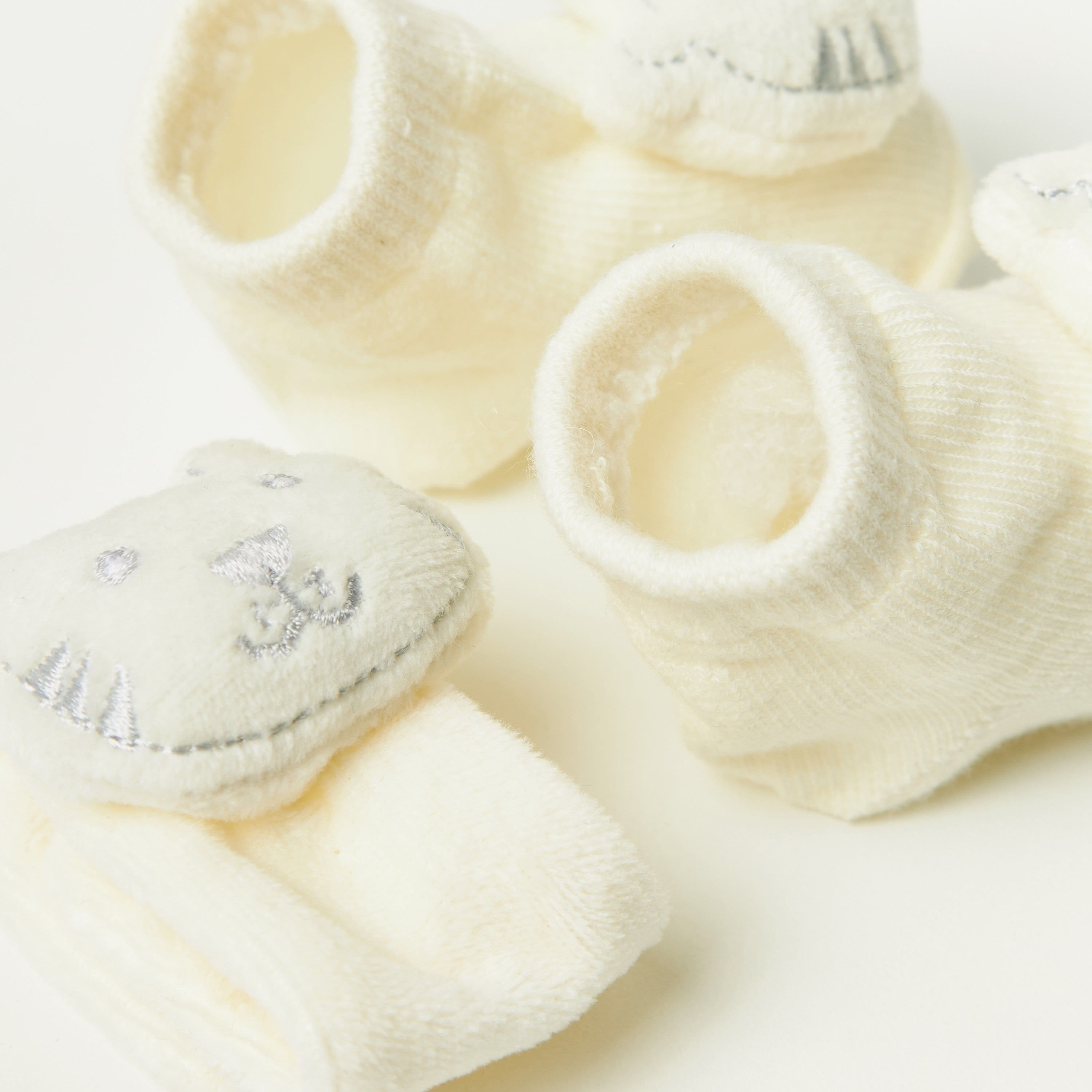 بوت وحزام معصم بتفاصيل زخارف وتطريز من جونيورز-baby-boys-shoes-booties-image-4