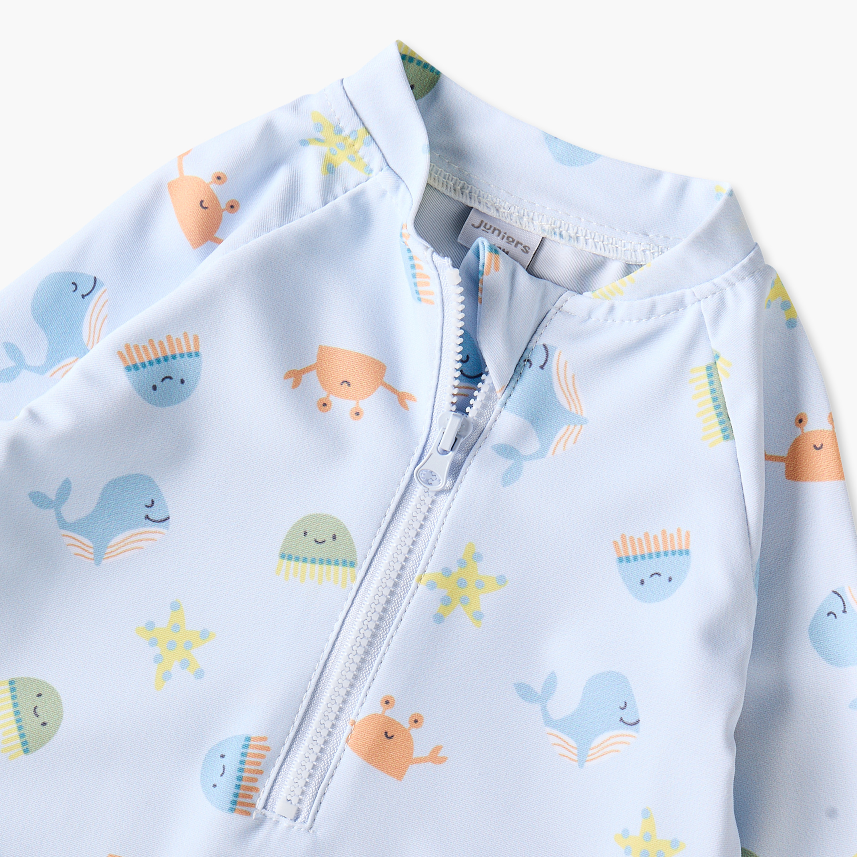 طقم بدلة سباحة بأكمام طويلة وبياقة ماندارين مع منشفة ونظارة شمسية من جونيورز-baby-boys-clothing-swimwear-image-4