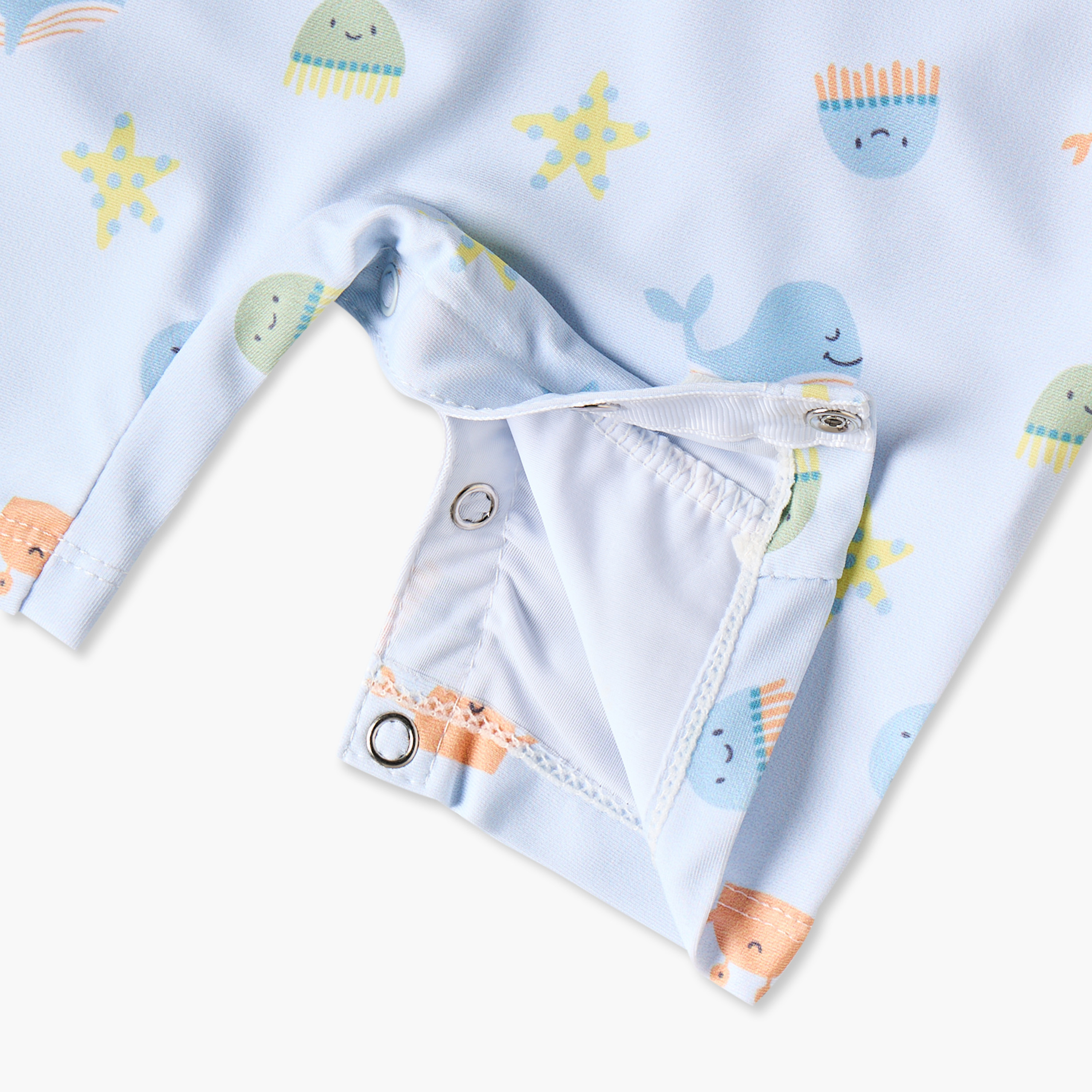 طقم بدلة سباحة بأكمام طويلة وبياقة ماندارين مع منشفة ونظارة شمسية من جونيورز-baby-boys-clothing-swimwear-image-5