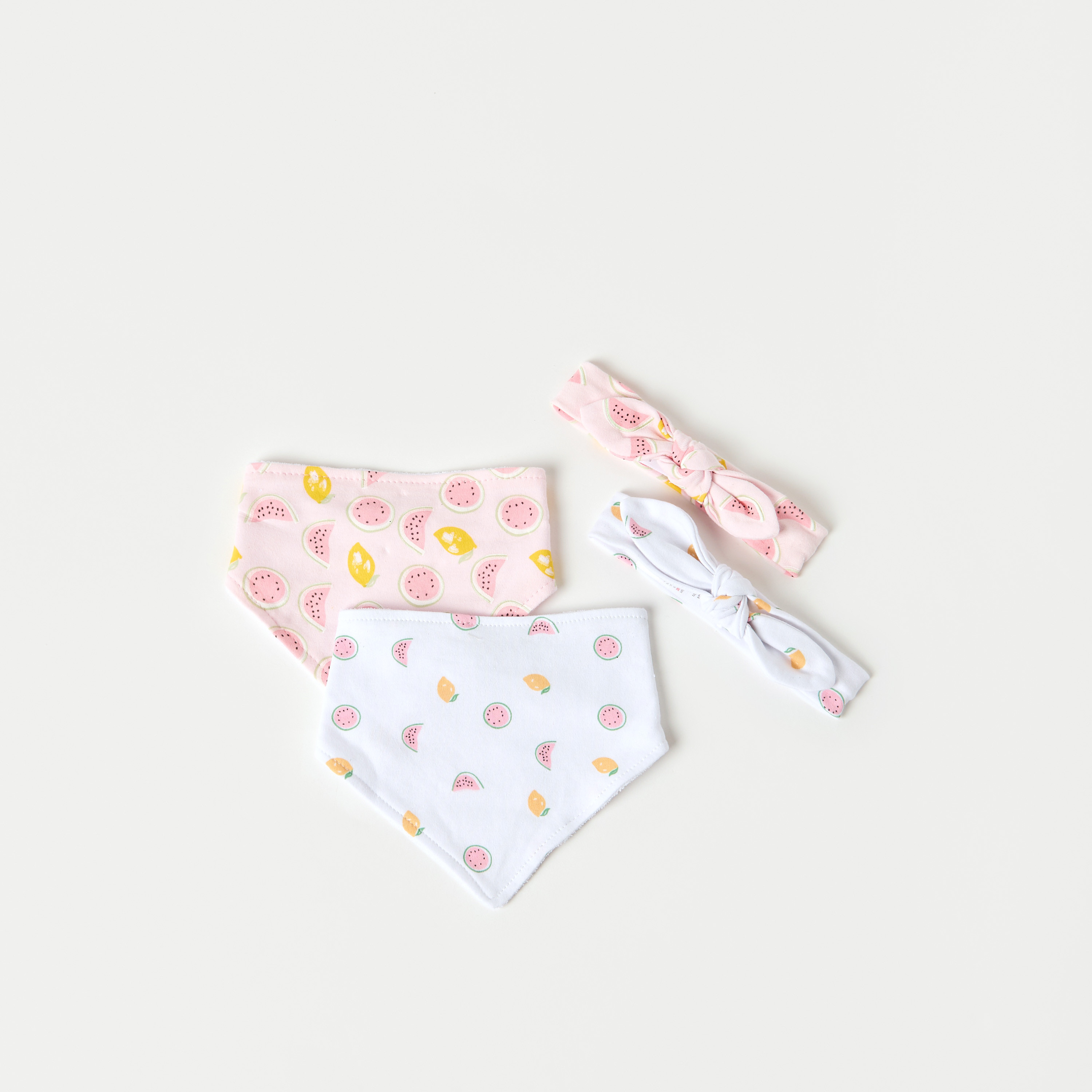 طقم مريلة وربطة رأس 4 قطع بِطبعات فواكه من جونيورز-baby-feeding-bibs-image-1