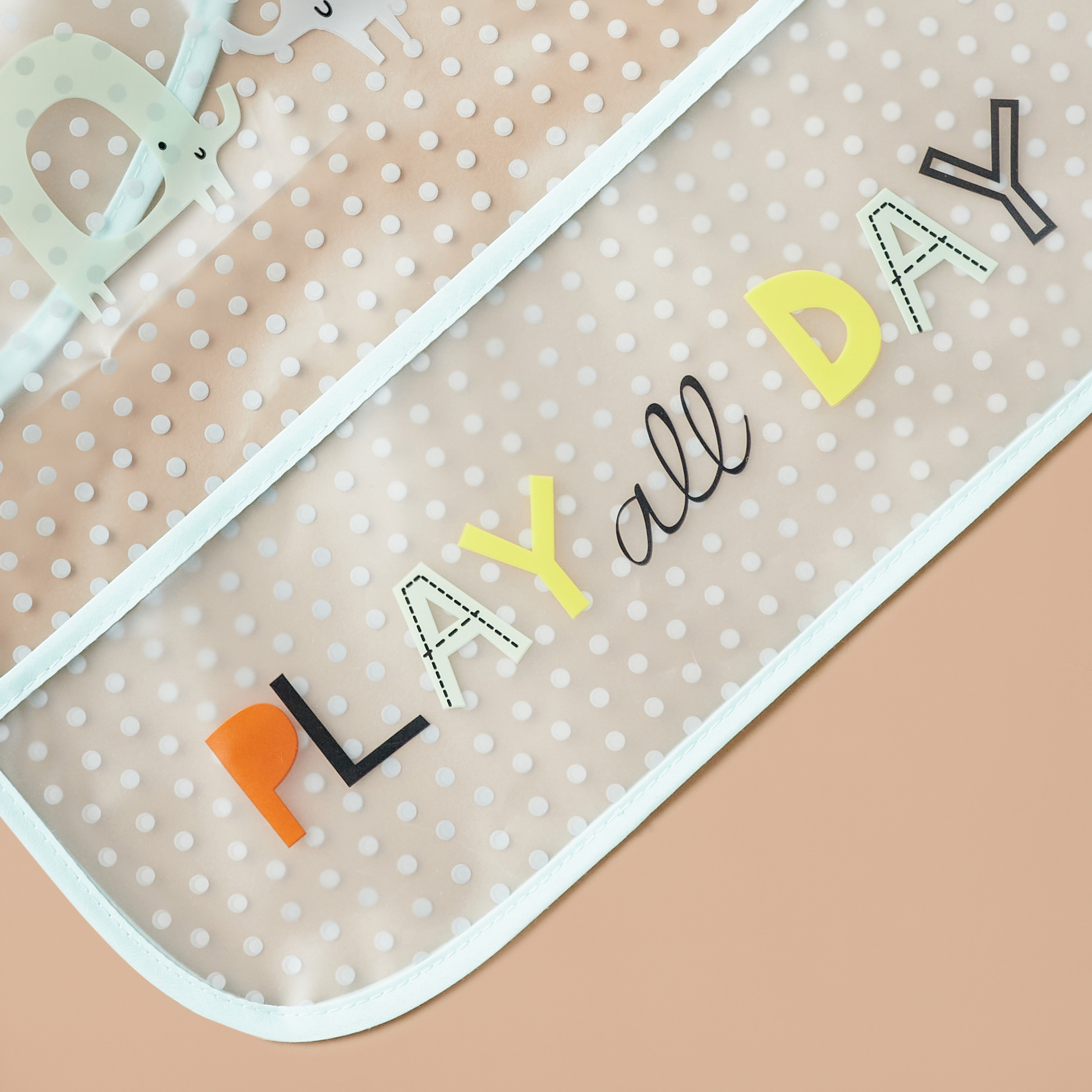 مريلة بشريط إغلاق لاصق وطبعات شعار من جونيورز-baby-feeding-bibs-image-4